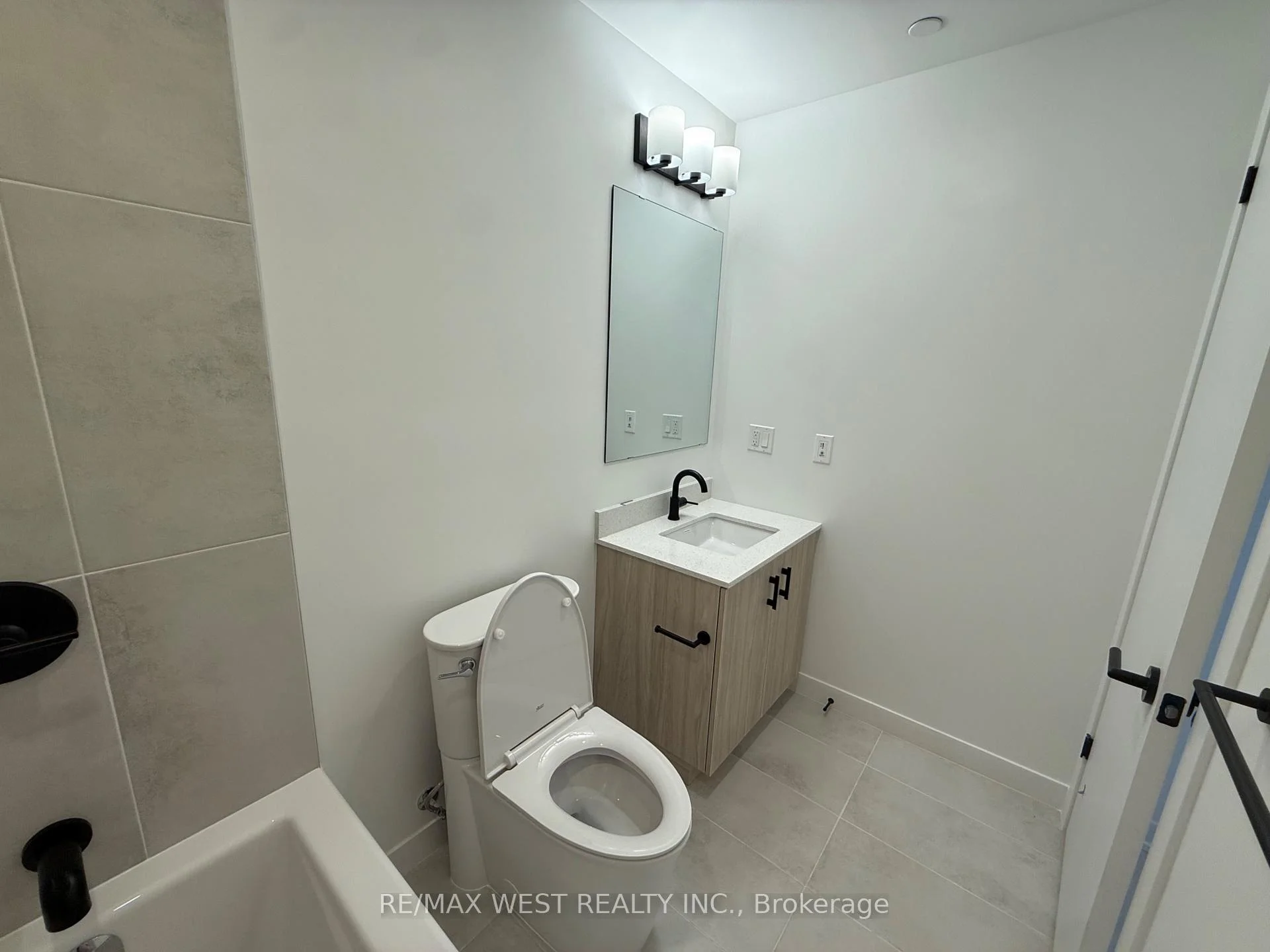 Photo 9 of Unit 321, 4878 Powers Common, Burlington, Alton — HOMEH