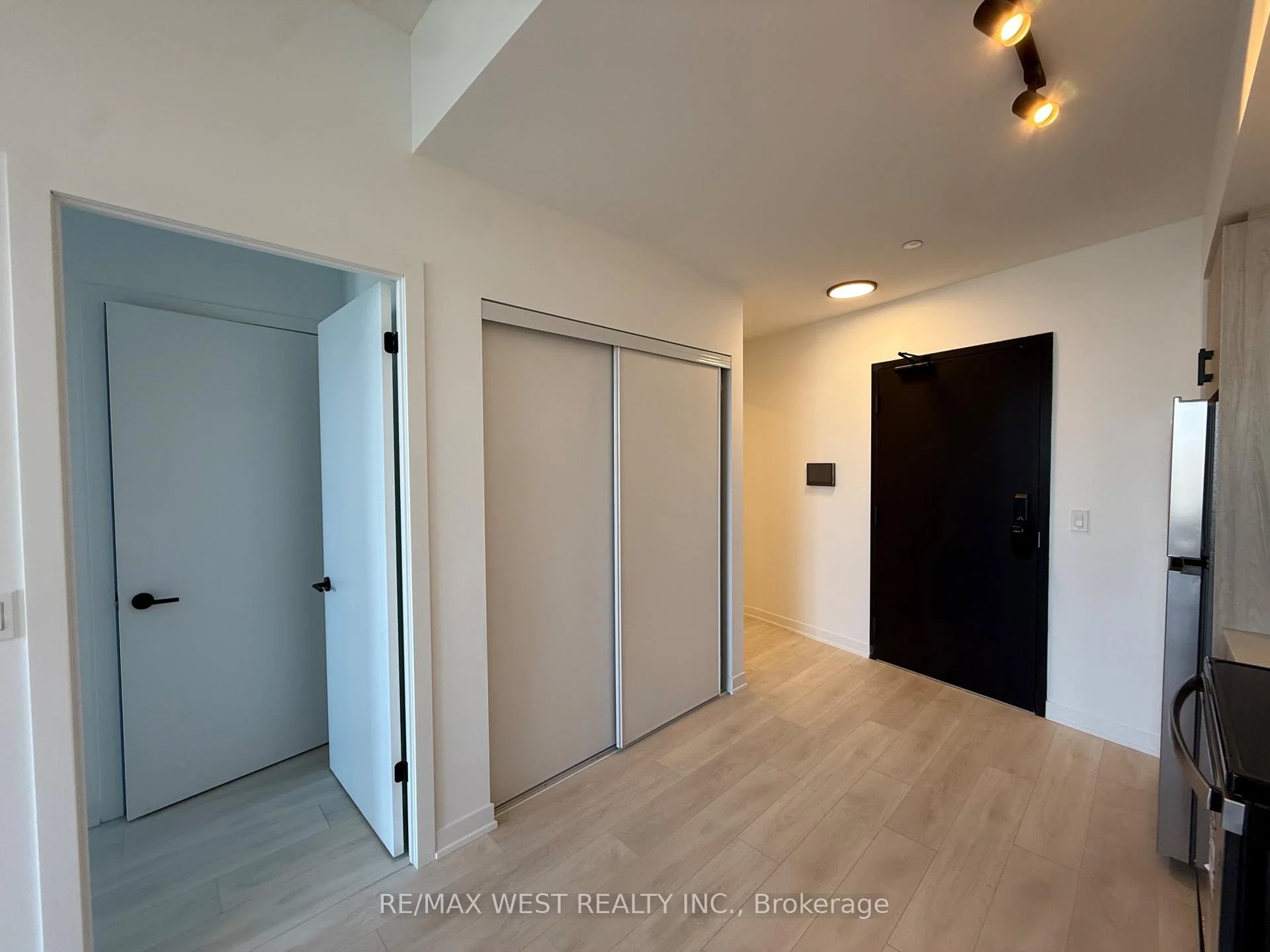 Photo 10 of Unit 321, 4878 Powers Common, Burlington, Alton — HOMEH