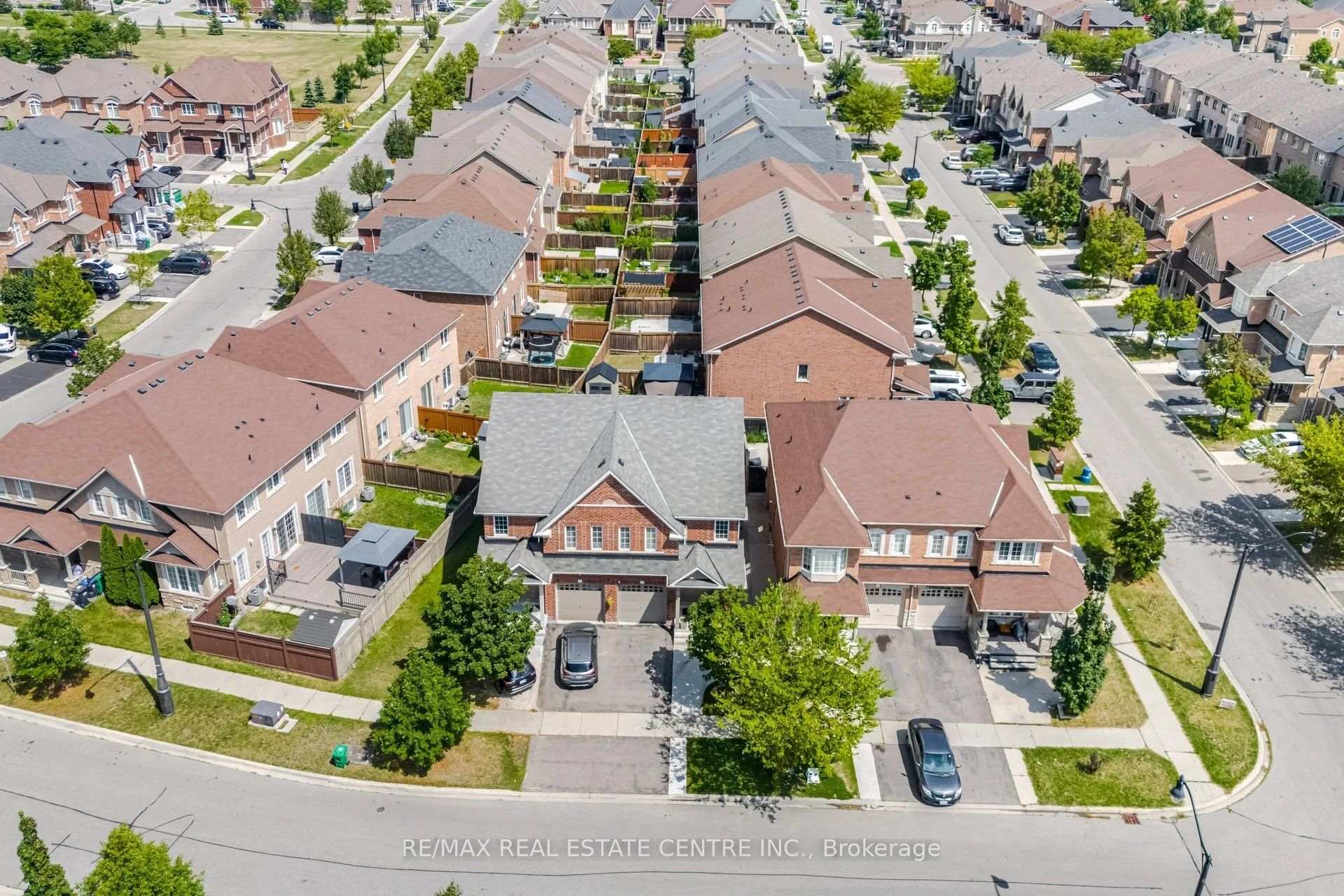 Photo 2 of 5 Delambray Street W, Brampton, Sandringham-Wellington — HOMEH