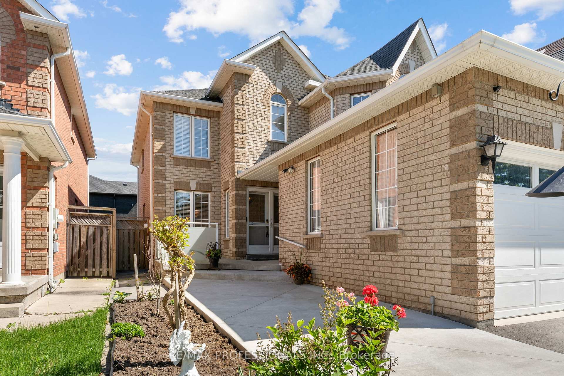 Photo 3 of 15 Tarquini Crescent, Caledon, Bolton West — HOMEH