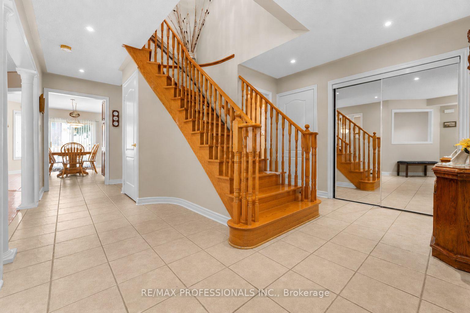Photo 5 of 15 Tarquini Crescent, Caledon, Bolton West — HOMEH