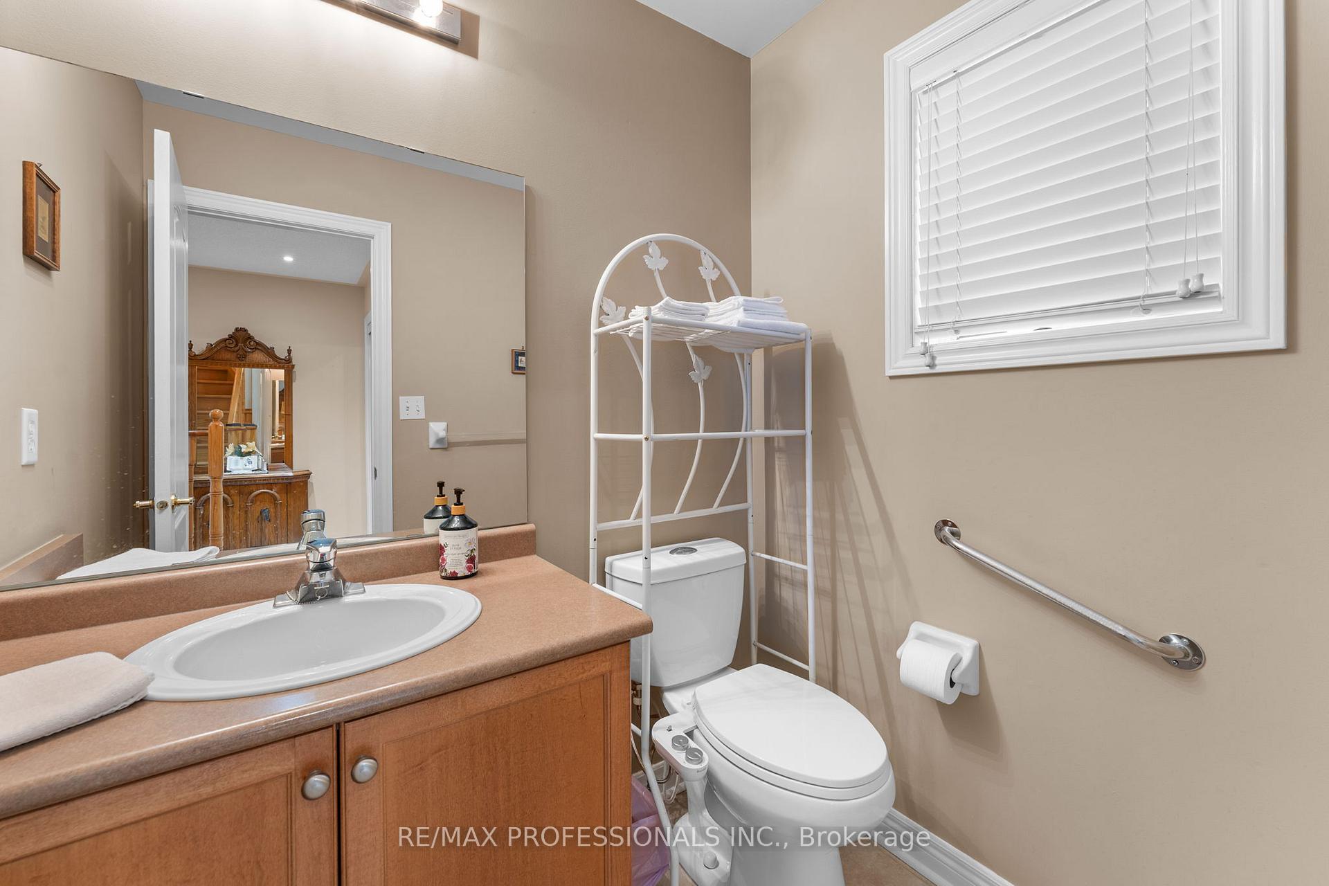Photo 6 of 15 Tarquini Crescent, Caledon, Bolton West — HOMEH