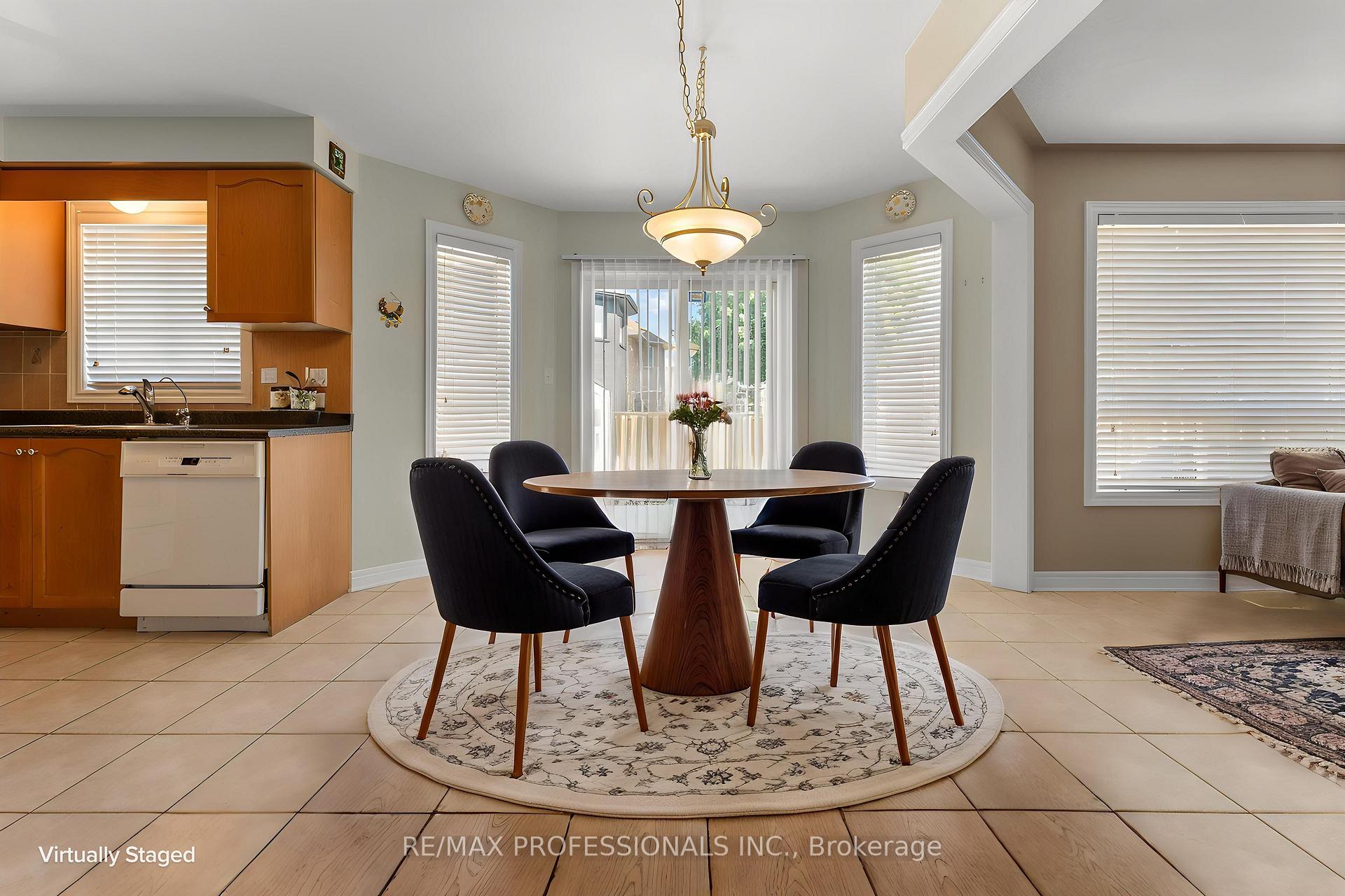Photo 8 of 15 Tarquini Crescent, Caledon, Bolton West — HOMEH
