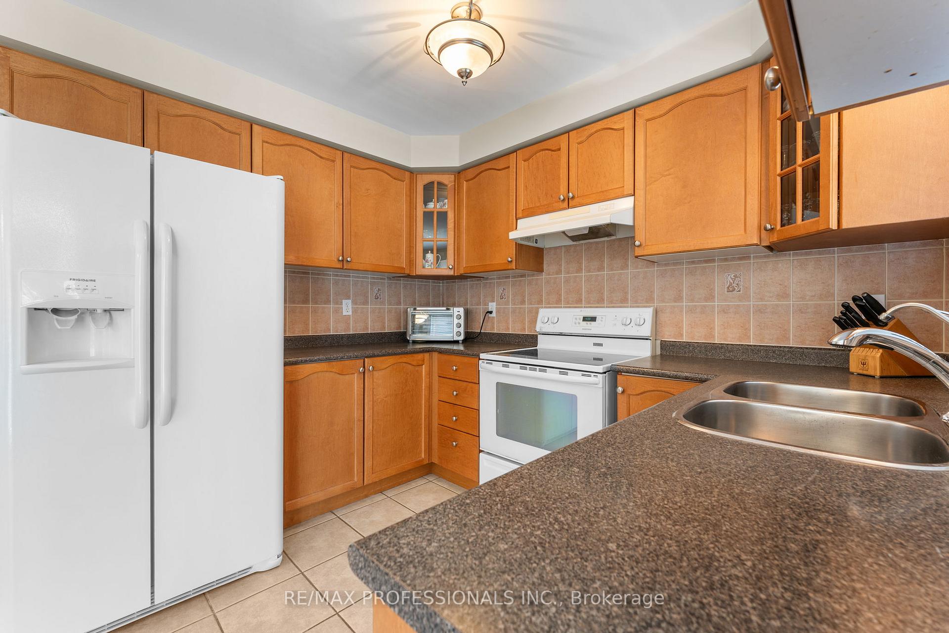 Photo 10 of 15 Tarquini Crescent, Caledon, Bolton West — HOMEH