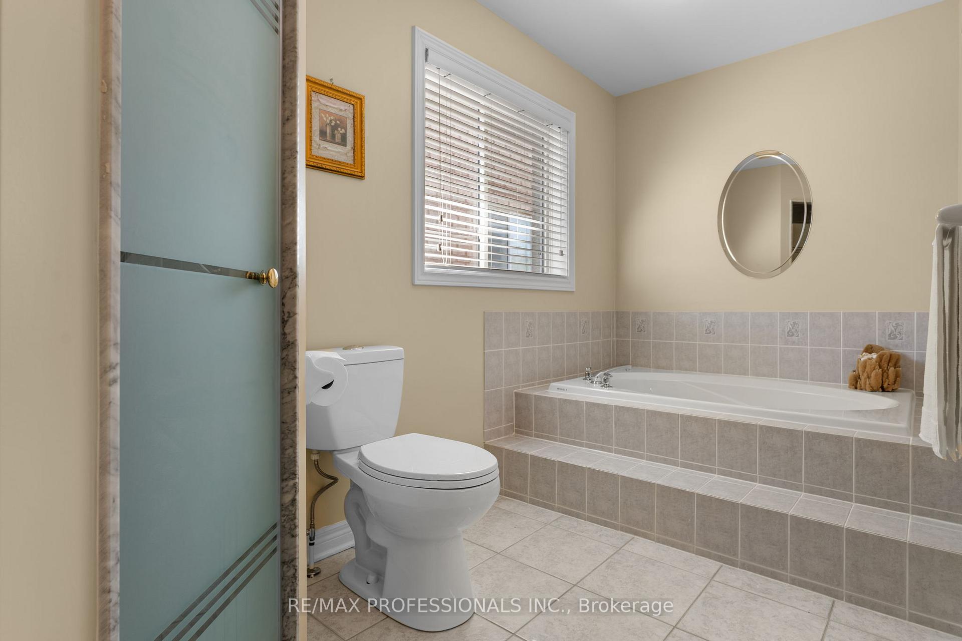 Photo 18 of 15 Tarquini Crescent, Caledon, Bolton West — HOMEH