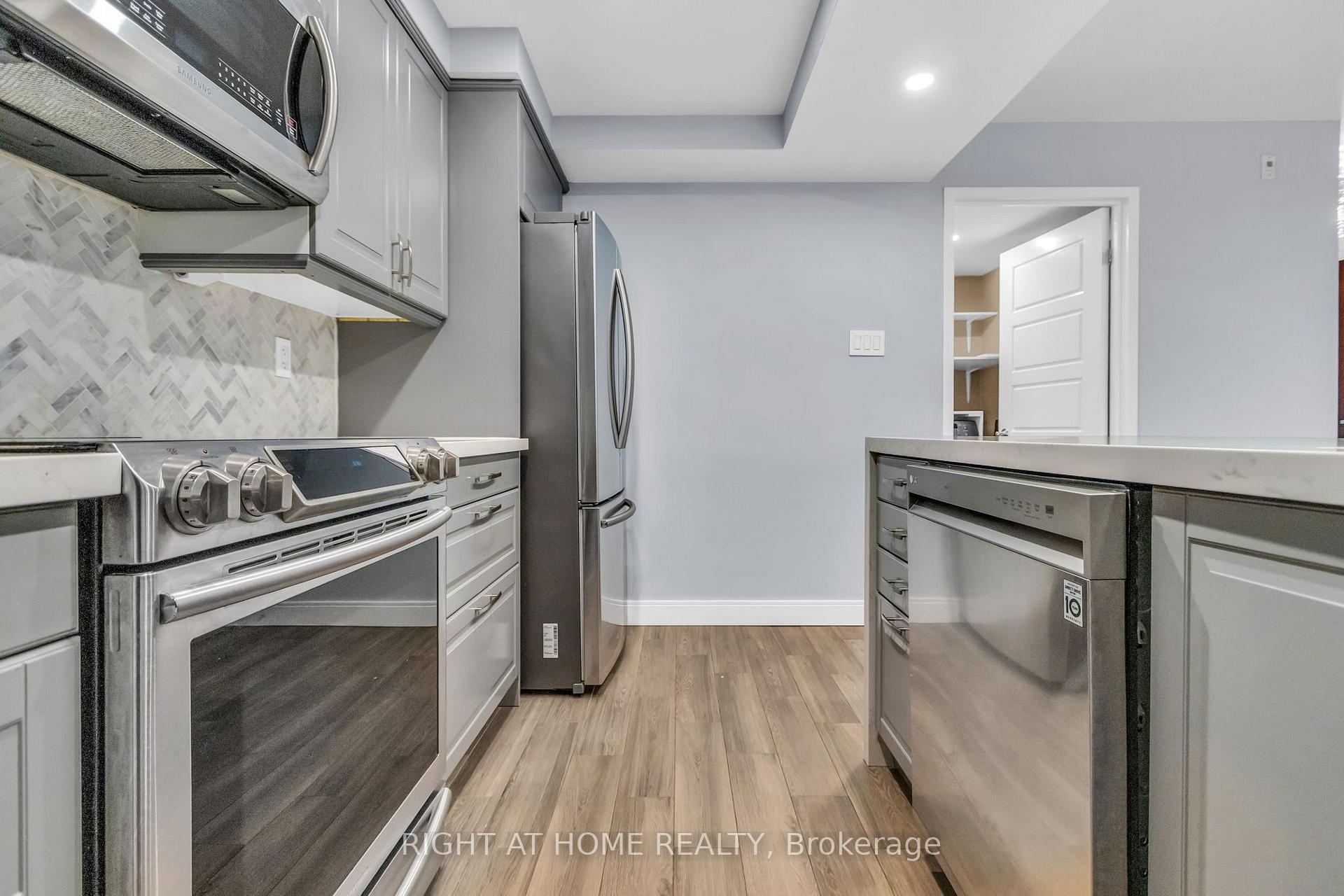 Photo 2 of Unit 406, 356 Mcrae Drive, Toronto, Leaside — HOMEH