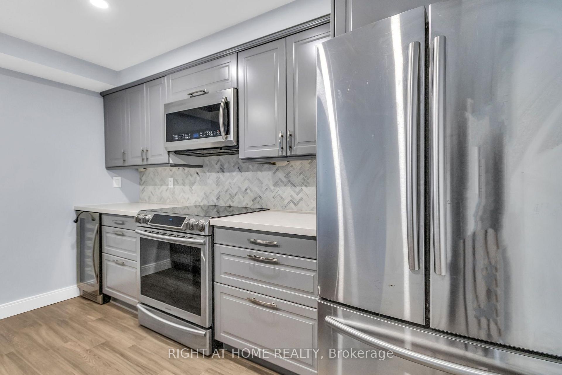 Photo 3 of Unit 406, 356 Mcrae Drive, Toronto, Leaside — HOMEH