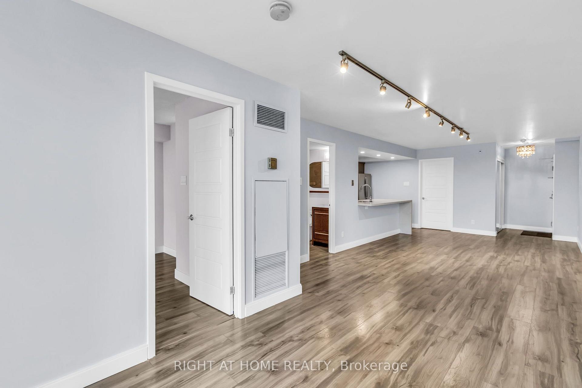 Photo 8 of Unit 406, 356 Mcrae Drive, Toronto, Leaside — HOMEH
