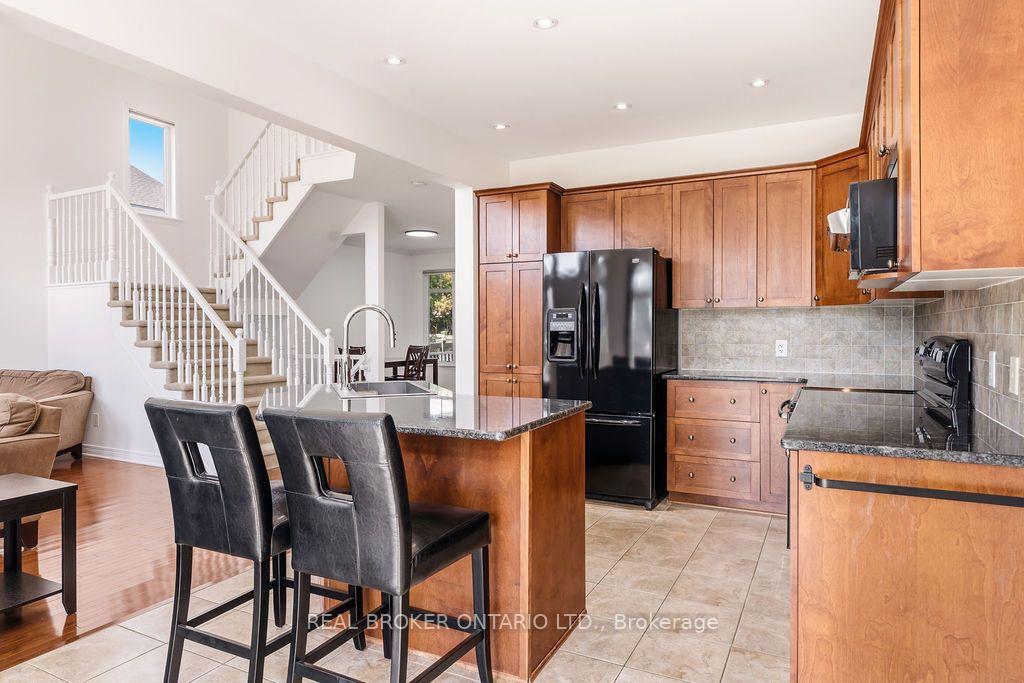 Photo 15 of 139 Trail Side Circle, Ottawa, Springridge/East Village — HOMEH