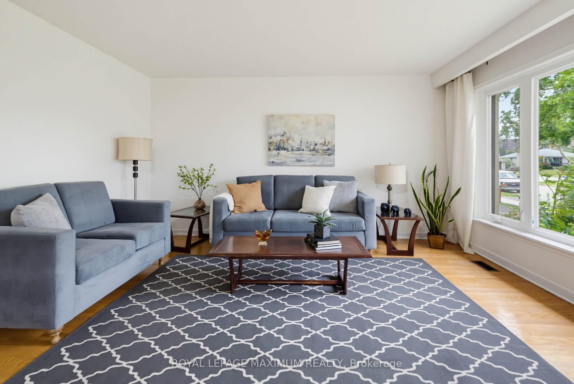 Photo 10 of 41 Strathavon Drive, Etobicoke, Mount Olive-Silverstone-Jamestown — HOMEH