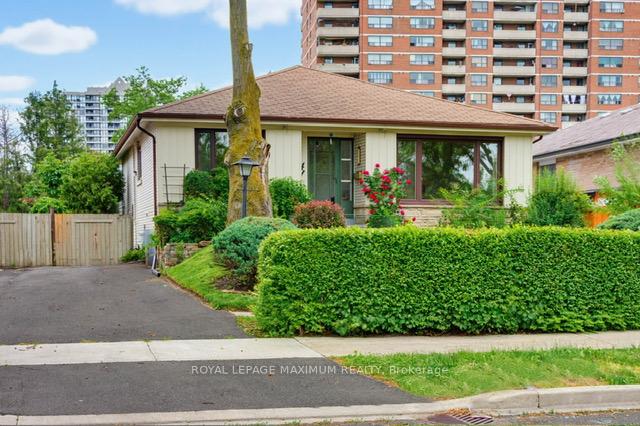 Photo 2 of 41 Strathavon Drive, Etobicoke, Mount Olive-Silverstone-Jamestown — HOMEH