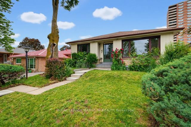 Photo 4 of 41 Strathavon Drive, Etobicoke, Mount Olive-Silverstone-Jamestown — HOMEH