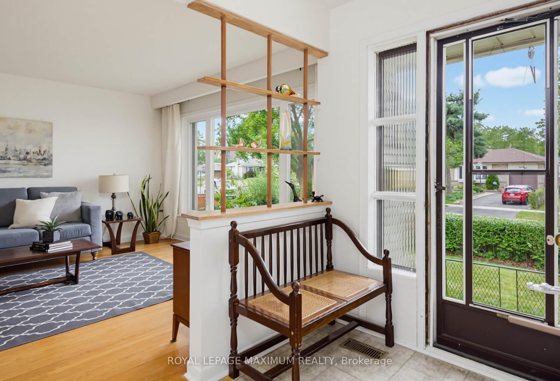 Photo 8 of 41 Strathavon Drive, Etobicoke, Mount Olive-Silverstone-Jamestown — HOMEH