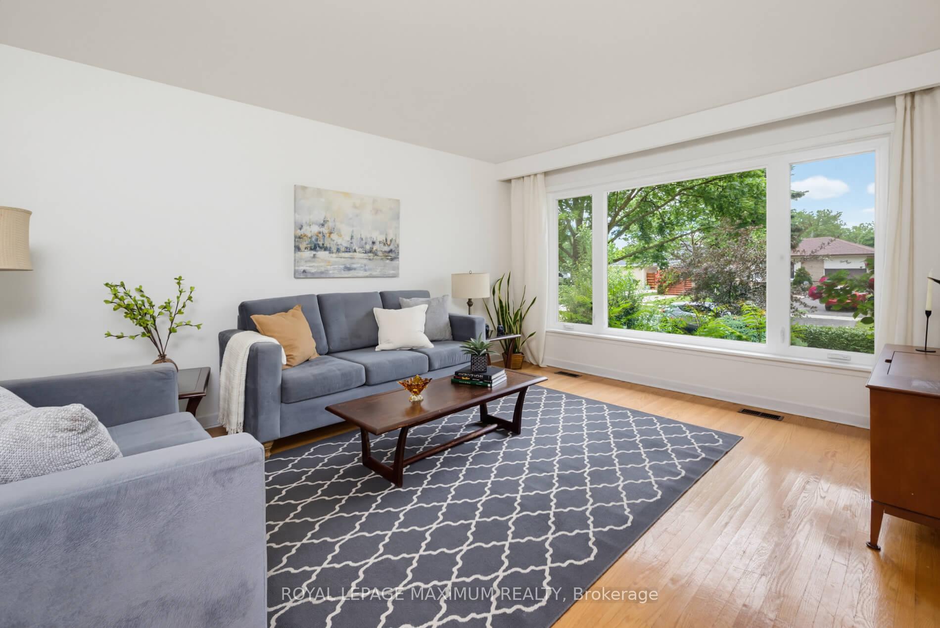 Photo 9 of 41 Strathavon Drive, Etobicoke, Mount Olive-Silverstone-Jamestown — HOMEH