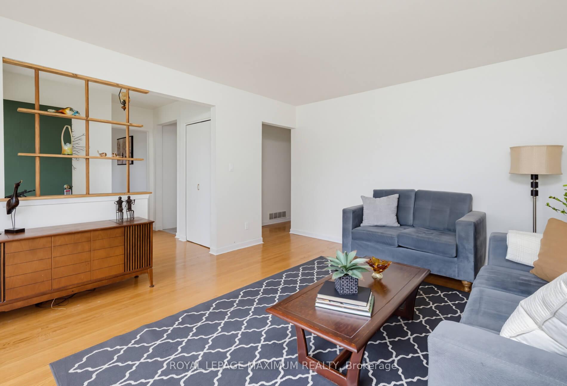 Photo 11 of 41 Strathavon Drive, Etobicoke, Mount Olive-Silverstone-Jamestown — HOMEH