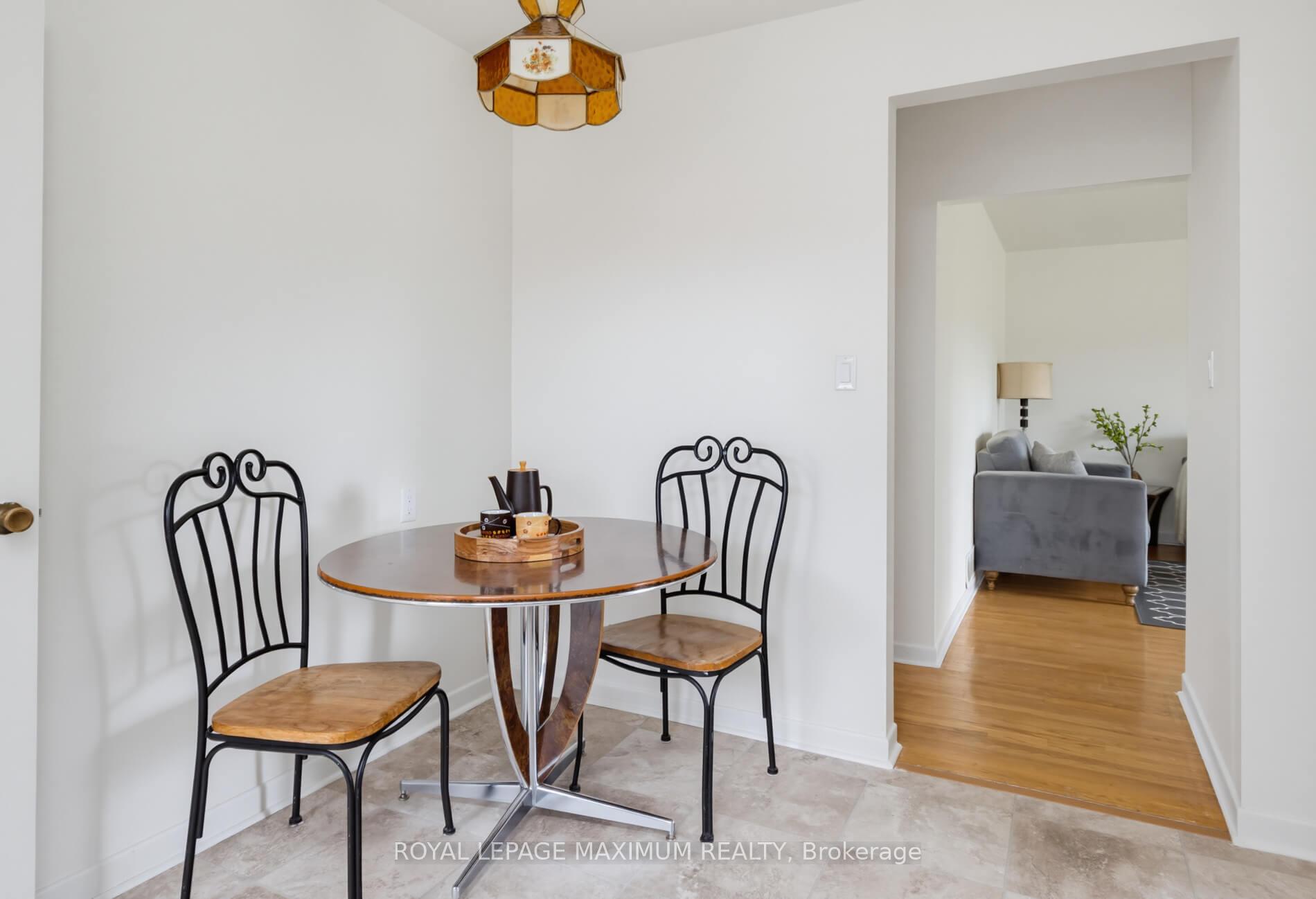 Photo 16 of 41 Strathavon Drive, Etobicoke, Mount Olive-Silverstone-Jamestown — HOMEH