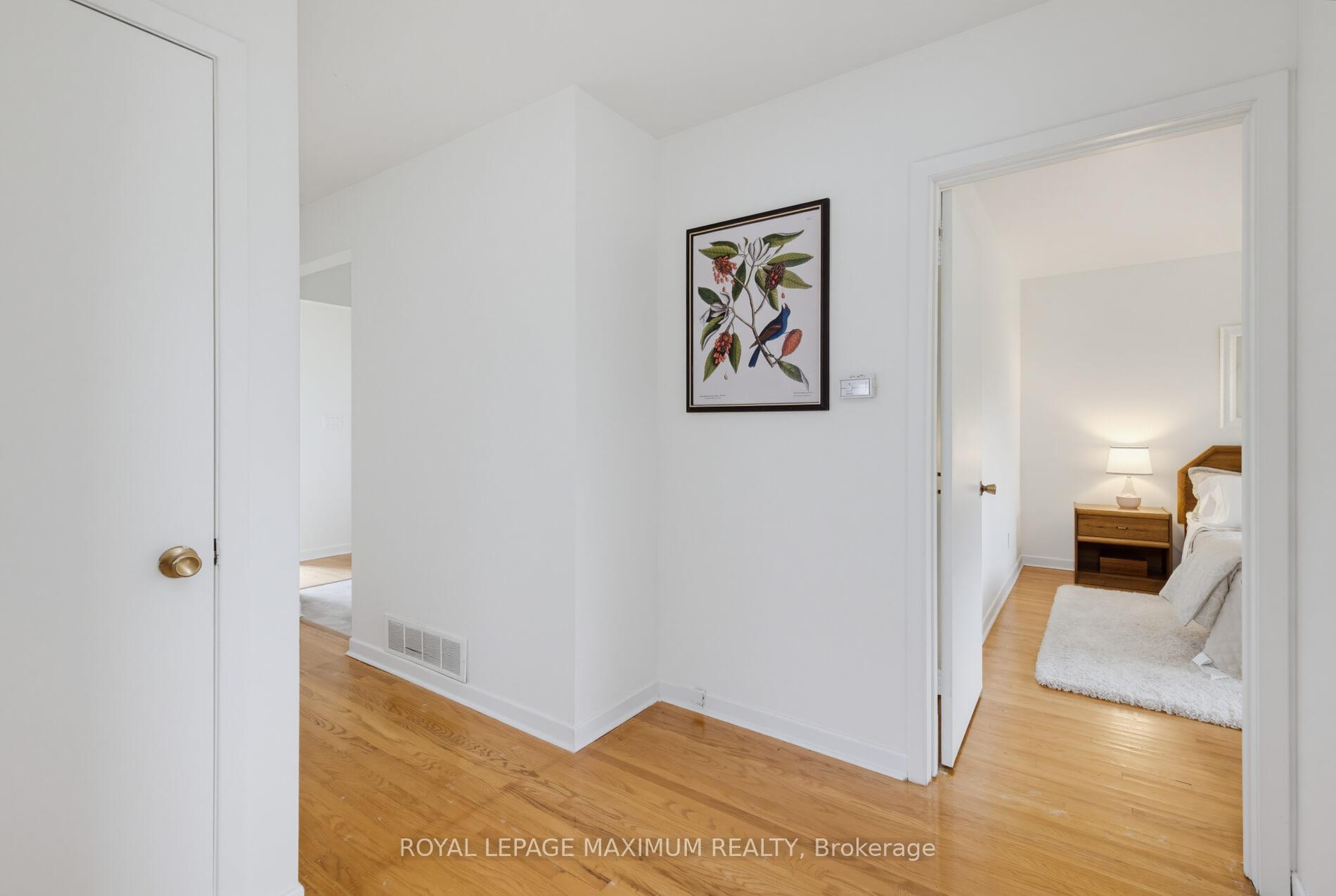 Photo 18 of 41 Strathavon Drive, Etobicoke, Mount Olive-Silverstone-Jamestown — HOMEH