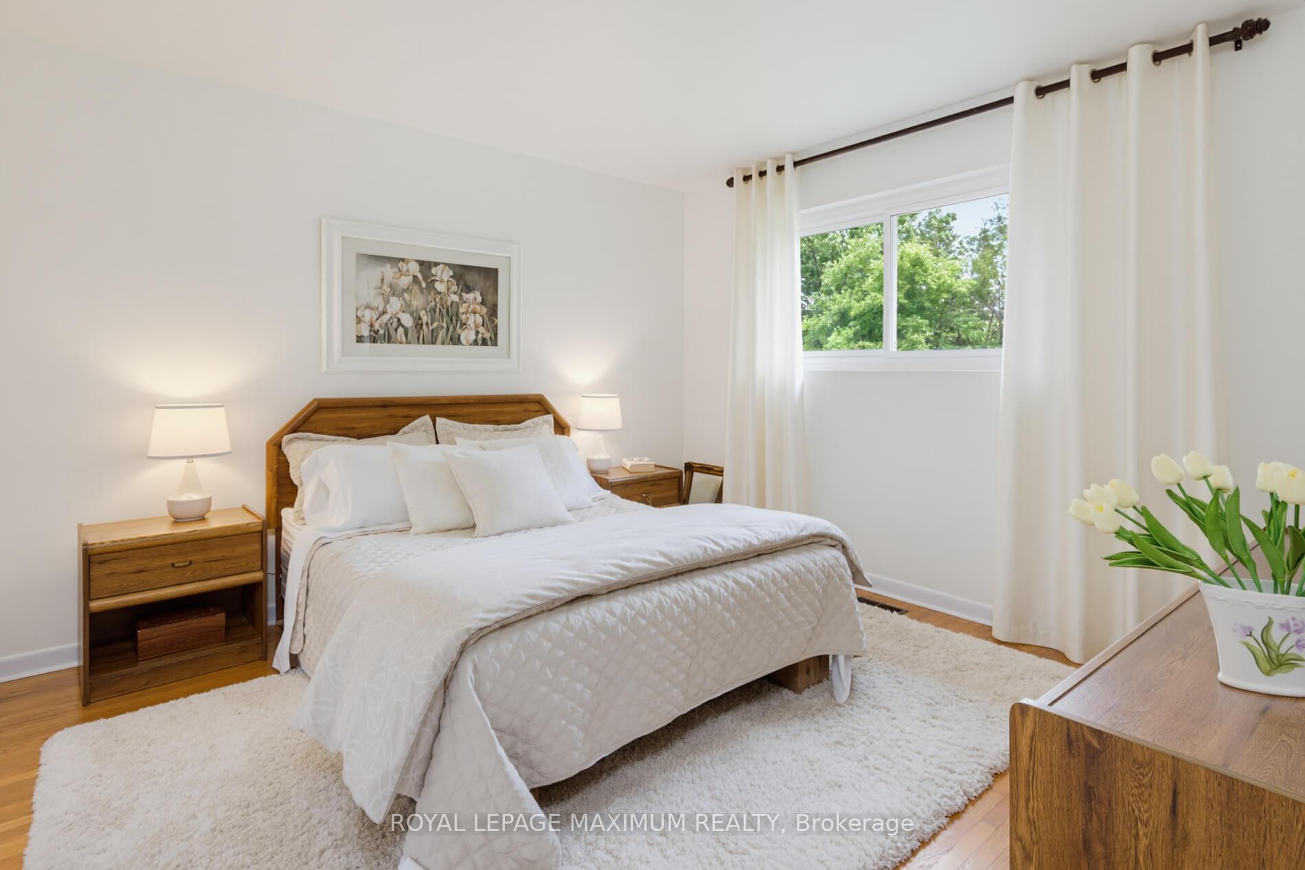 Photo 19 of 41 Strathavon Drive, Etobicoke, Mount Olive-Silverstone-Jamestown — HOMEH