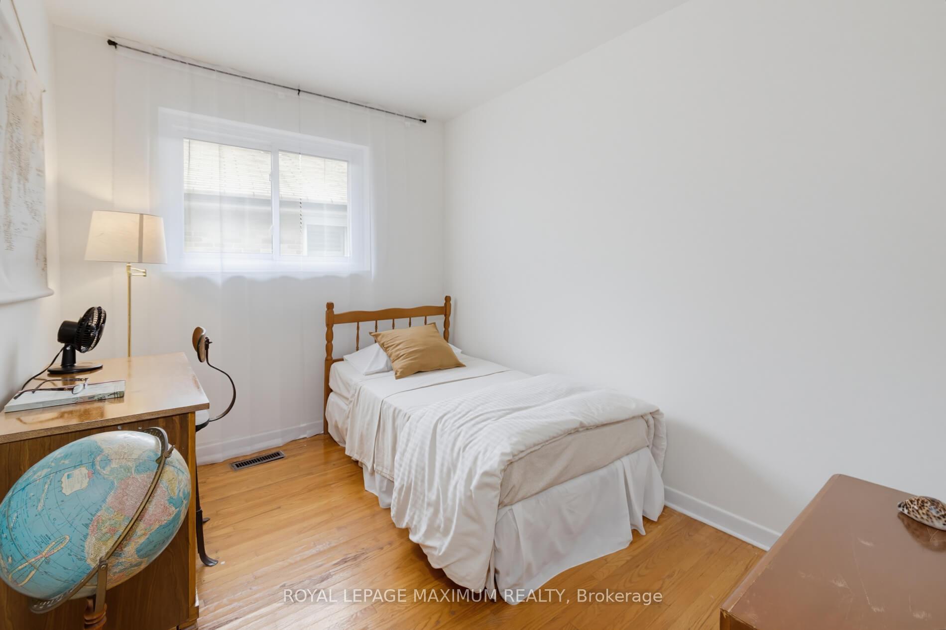 Photo 22 of 41 Strathavon Drive, Etobicoke, Mount Olive-Silverstone-Jamestown — HOMEH