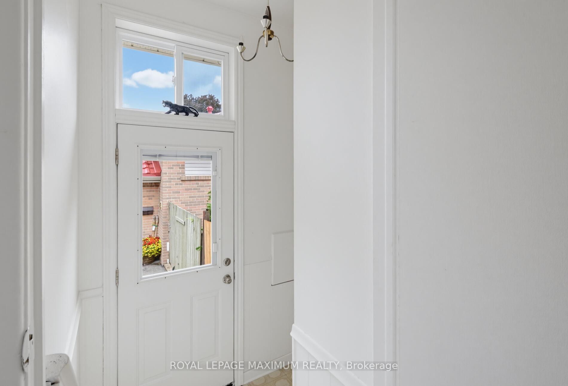 Photo 24 of 41 Strathavon Drive, Etobicoke, Mount Olive-Silverstone-Jamestown — HOMEH