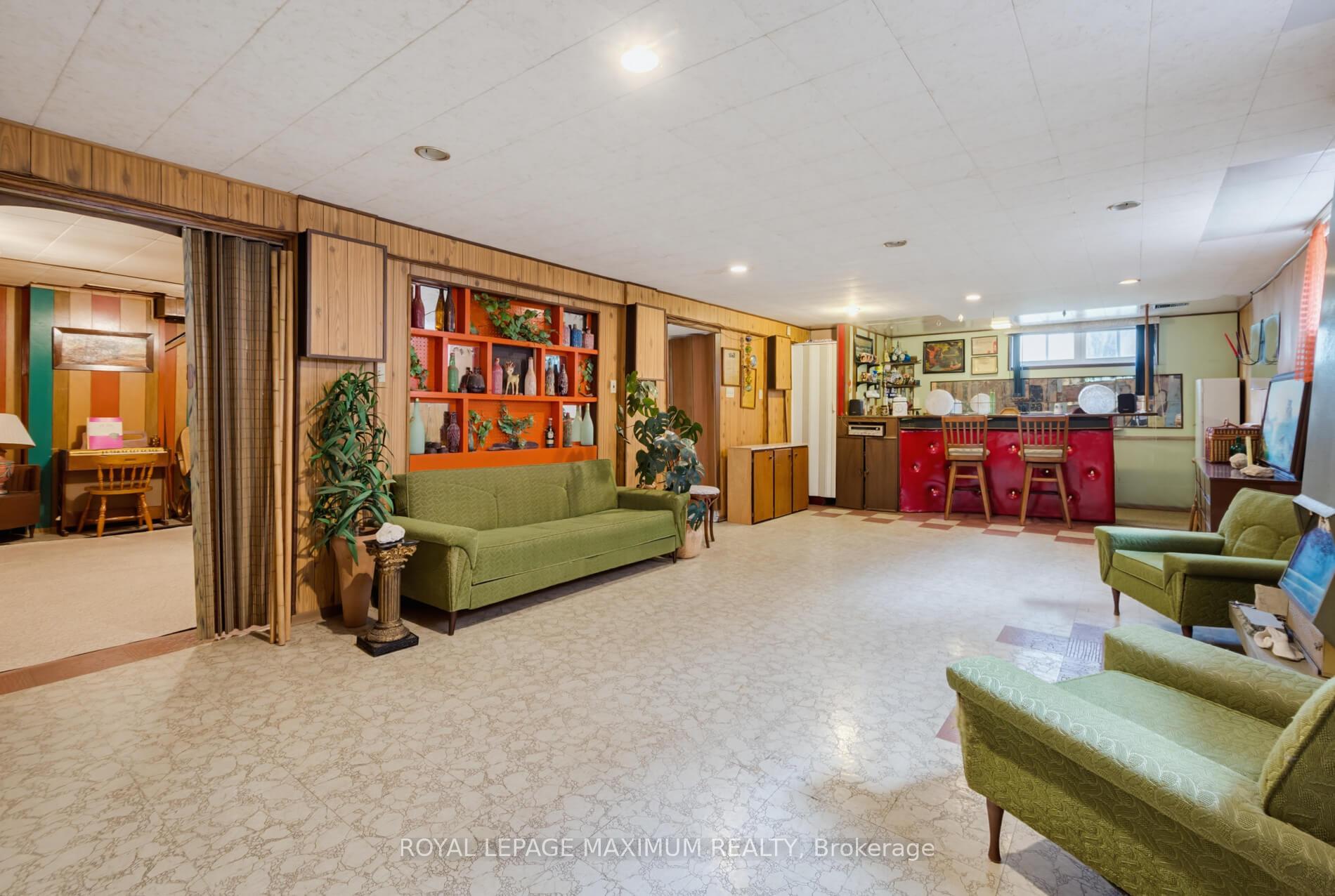 Photo 30 of 41 Strathavon Drive, Etobicoke, Mount Olive-Silverstone-Jamestown — HOMEH