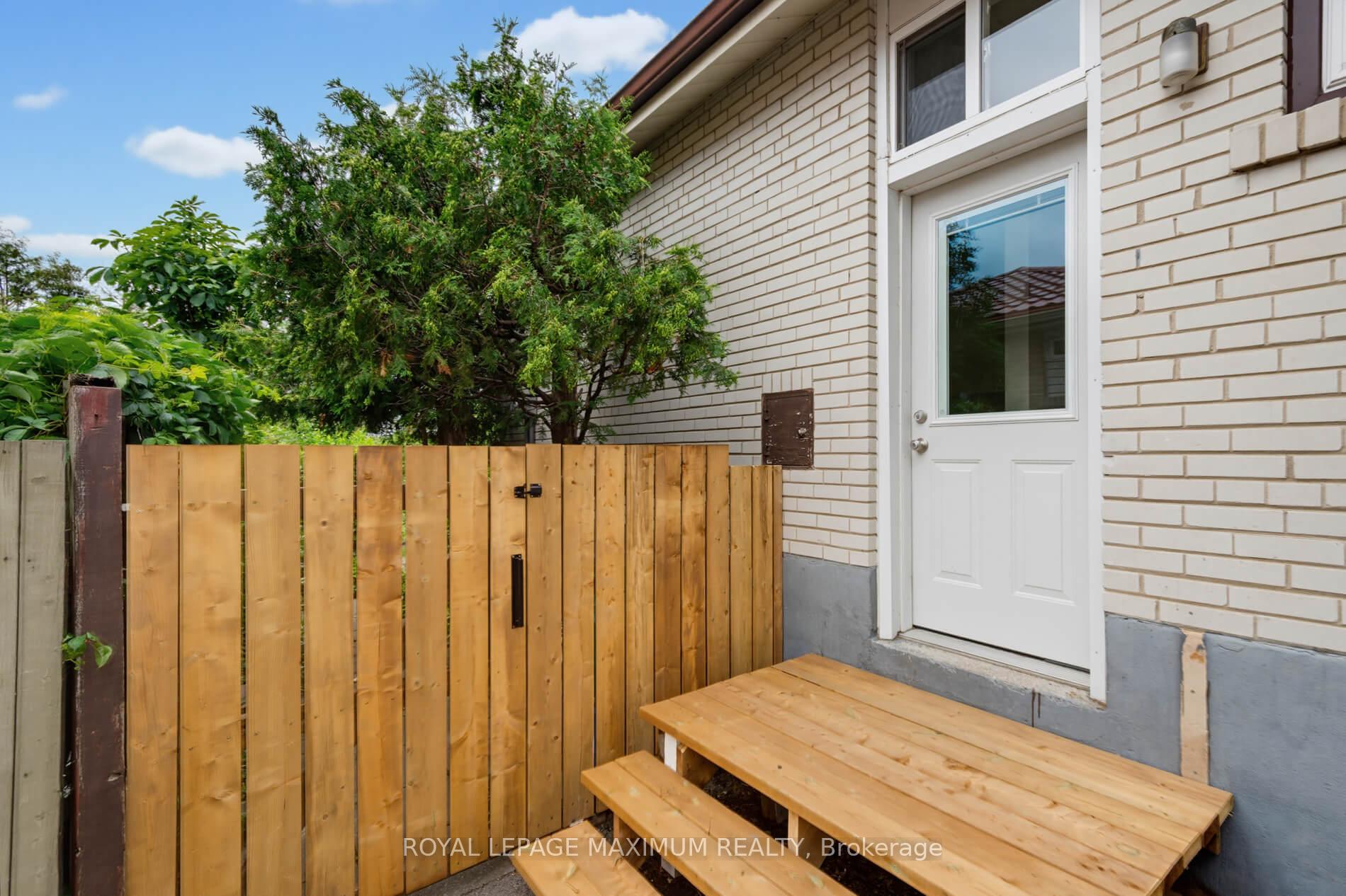 Photo 32 of 41 Strathavon Drive, Etobicoke, Mount Olive-Silverstone-Jamestown — HOMEH