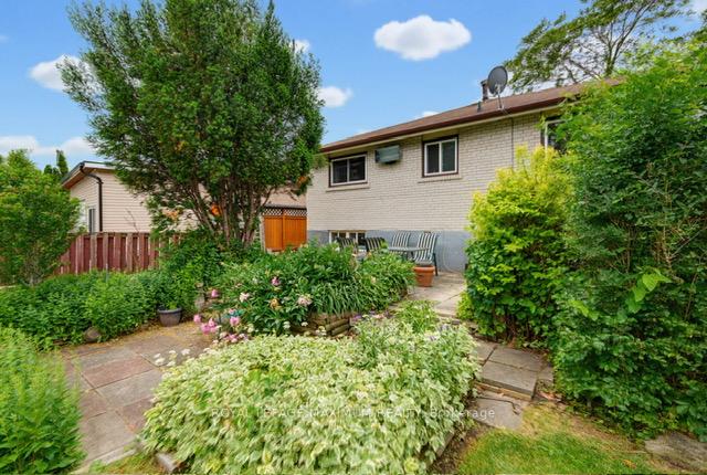 Photo 35 of 41 Strathavon Drive, Etobicoke, Mount Olive-Silverstone-Jamestown — HOMEH