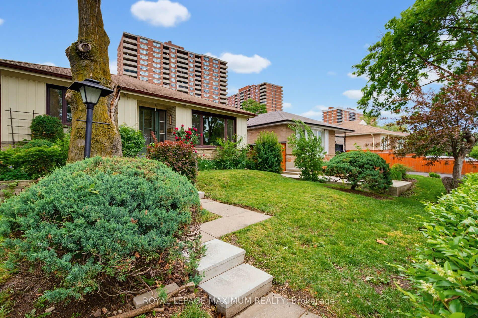 Photo 5 of 41 Strathavon Drive, Etobicoke, Mount Olive-Silverstone-Jamestown — HOMEH