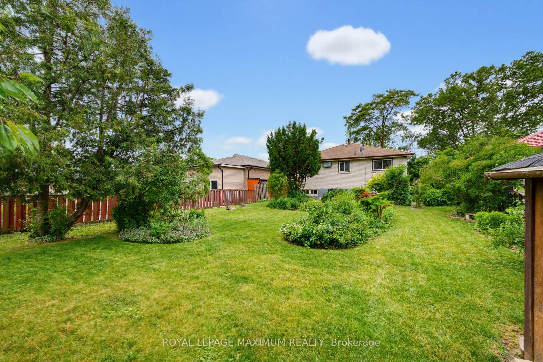 Photo 42 of 41 Strathavon Drive, Etobicoke, Mount Olive-Silverstone-Jamestown — HOMEH