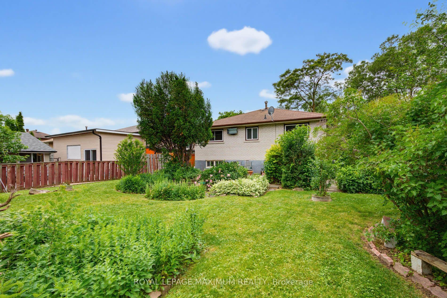Photo 46 of 41 Strathavon Drive, Etobicoke, Mount Olive-Silverstone-Jamestown — HOMEH