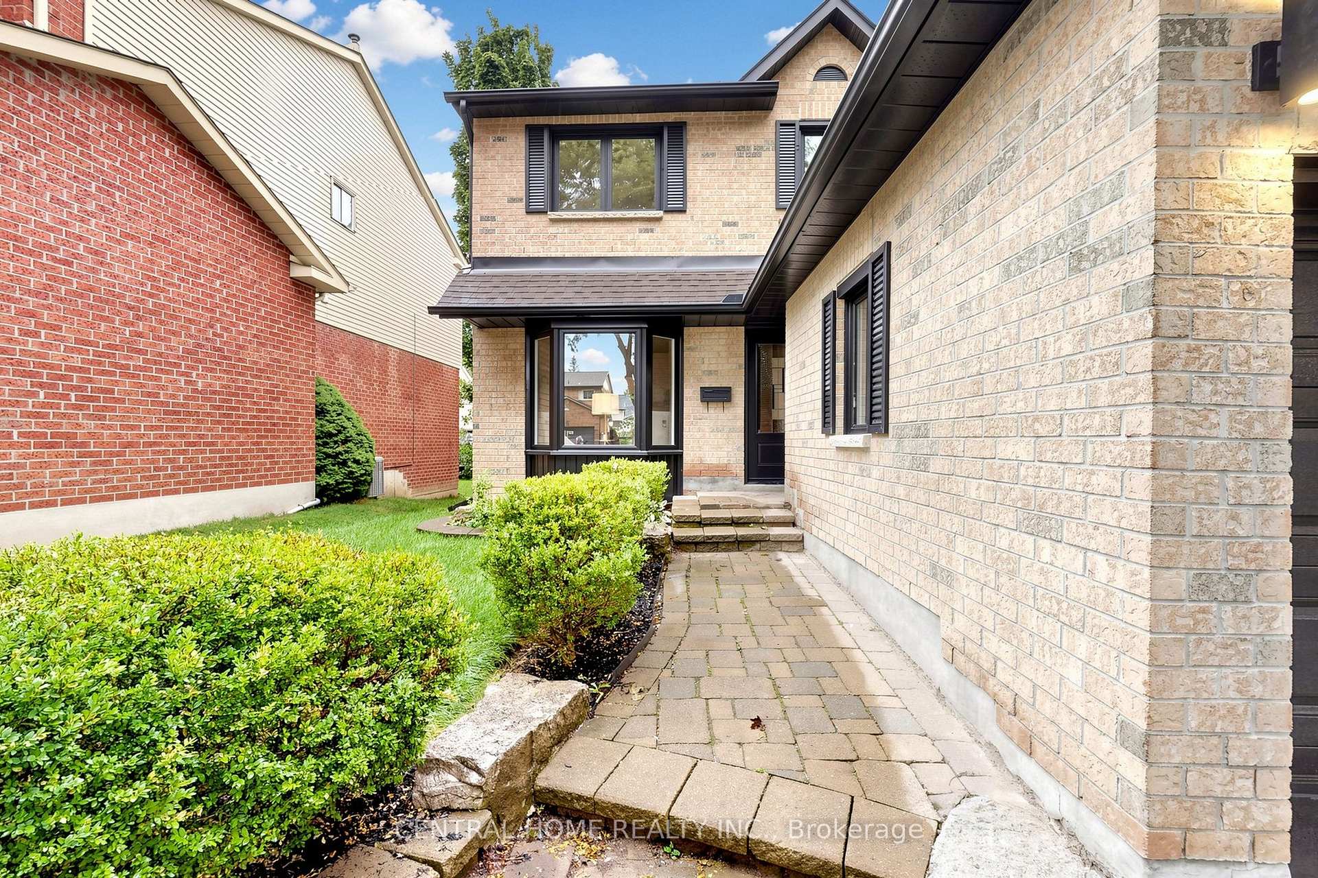 Photo 4 of 15 Closs Square, Aurora, Aurora Village — HOMEH