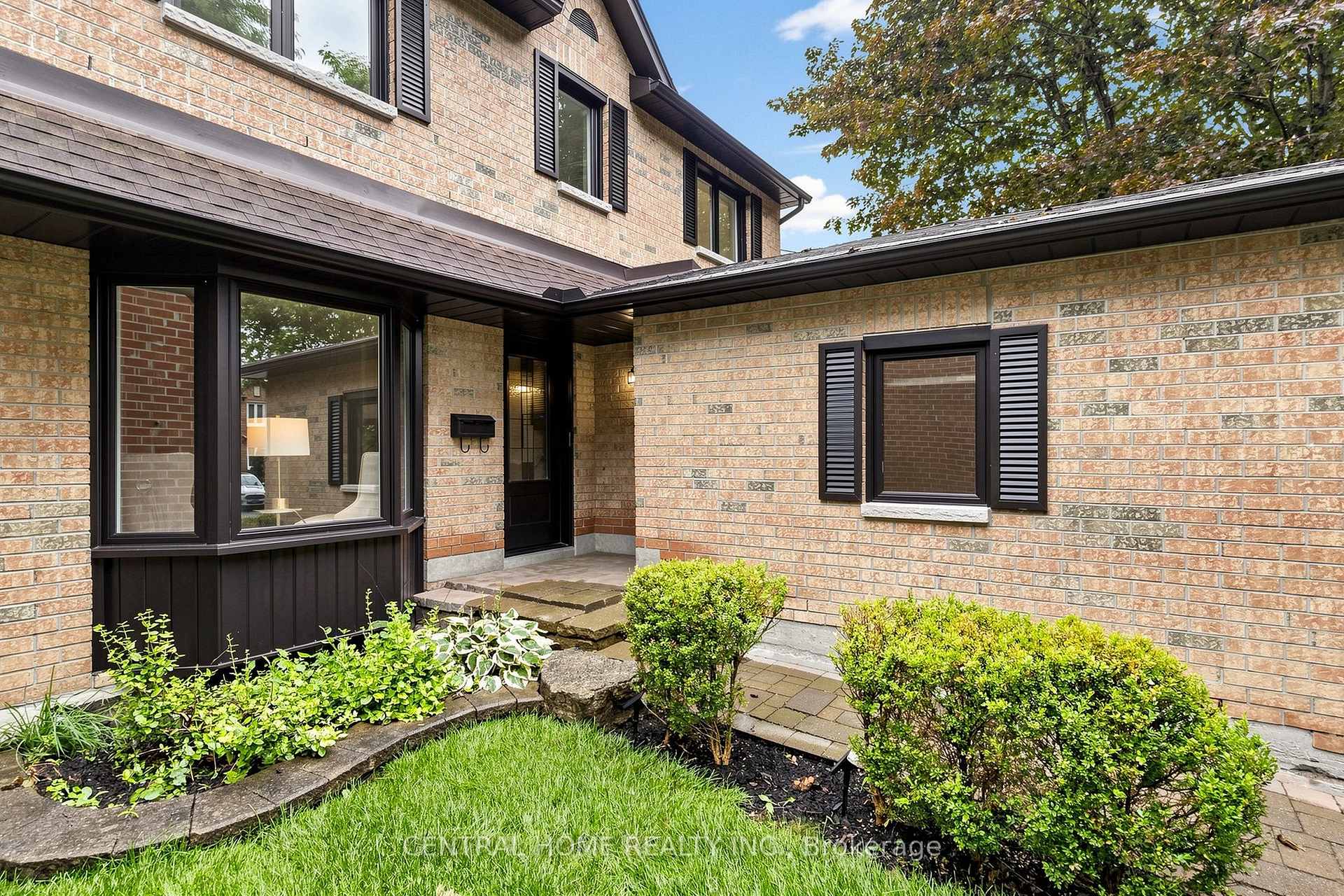 Photo 5 of 15 Closs Square, Aurora, Aurora Village — HOMEH