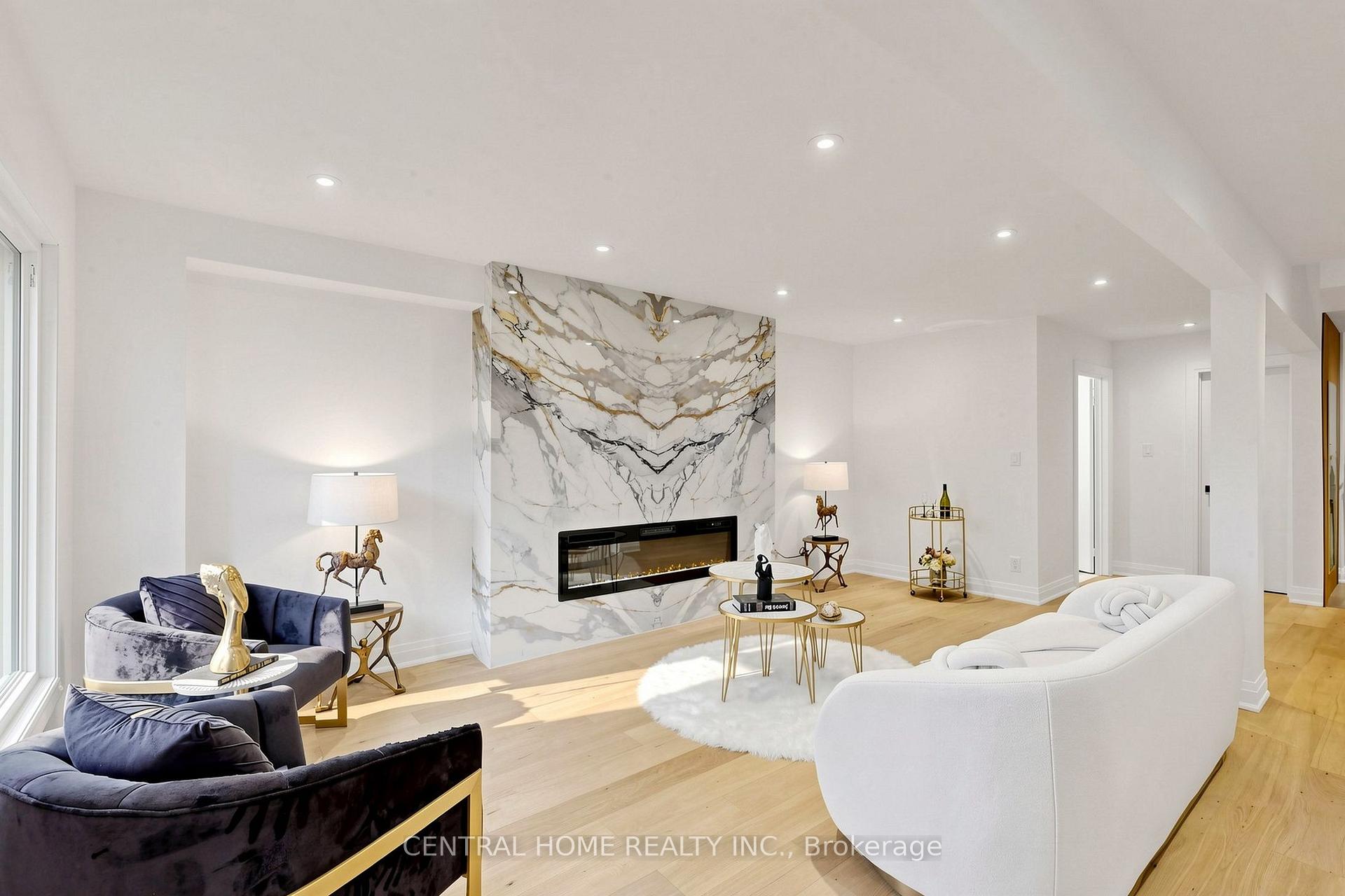 Photo 8 of 15 Closs Square, Aurora, Aurora Village — HOMEH