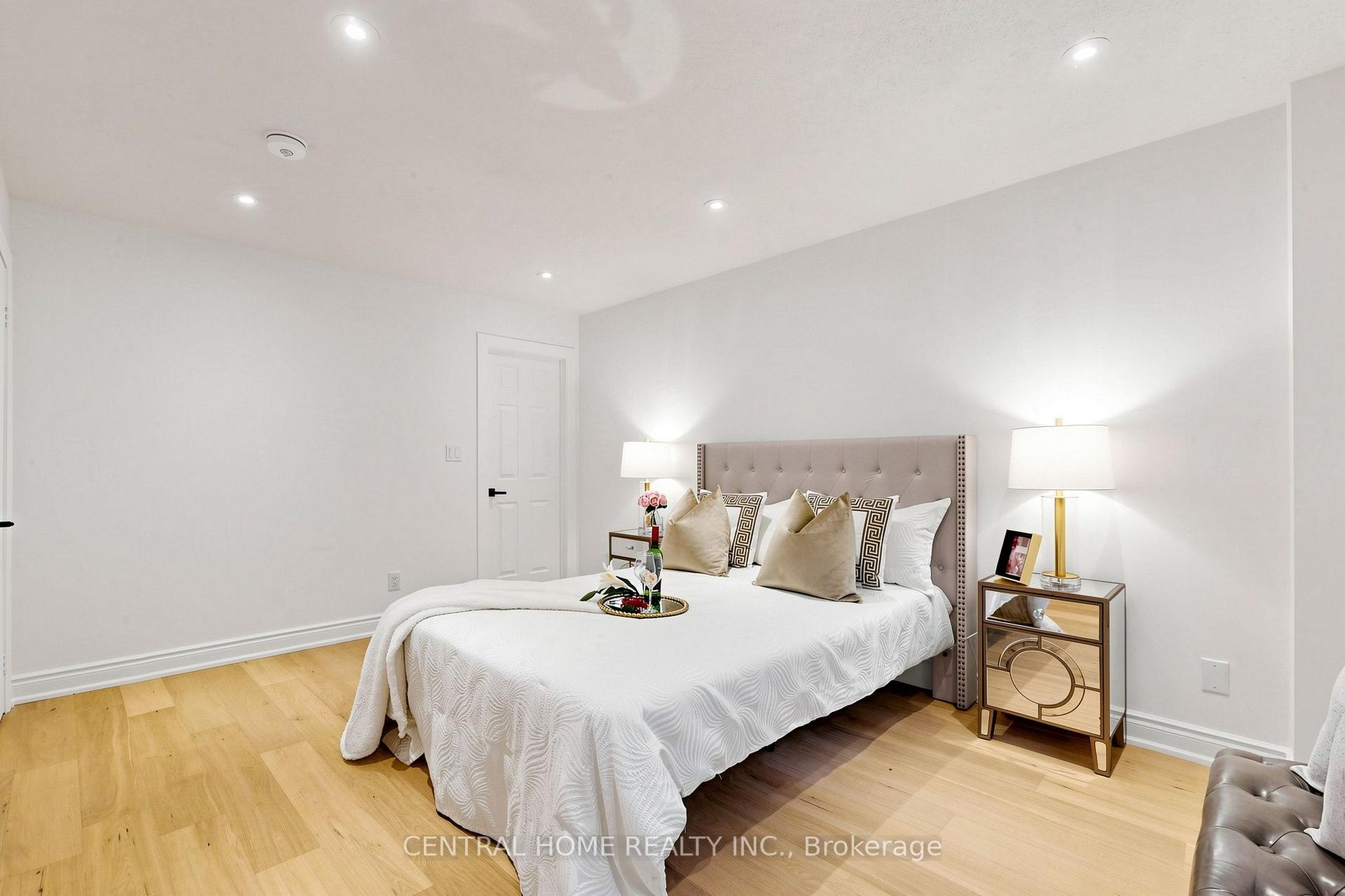 Photo 23 of 15 Closs Square, Aurora, Aurora Village — HOMEH