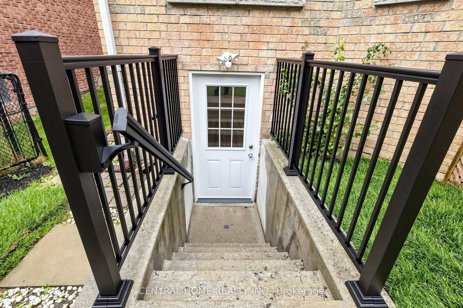 Photo 38 of 15 Closs Square, Aurora, Aurora Village — HOMEH