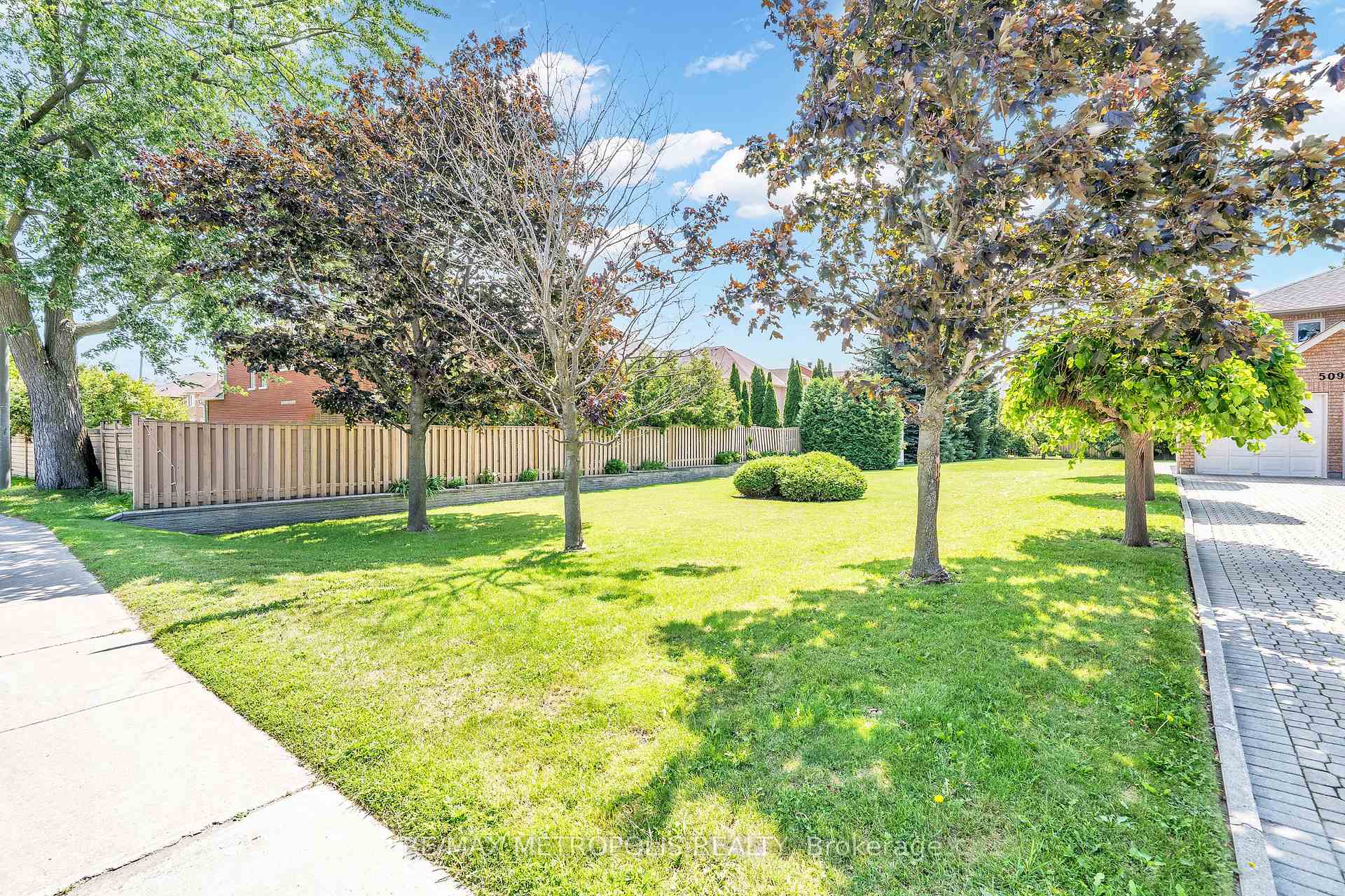 Photo 4 of 5097 14th Avenue, Markham, Milliken Mills East — HOMEH