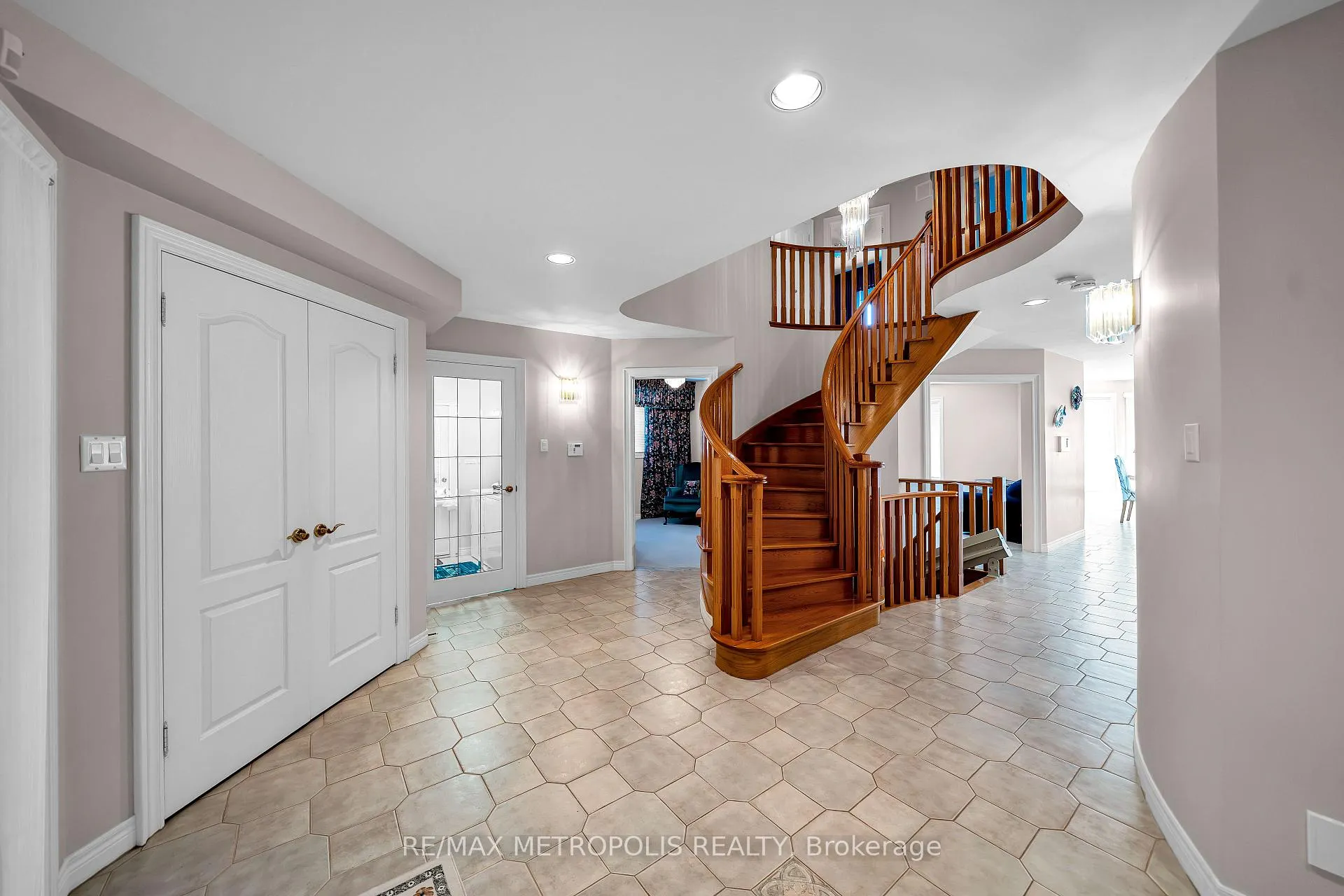 Photo 7 of 5097 14th Avenue, Markham, Milliken Mills East — HOMEH