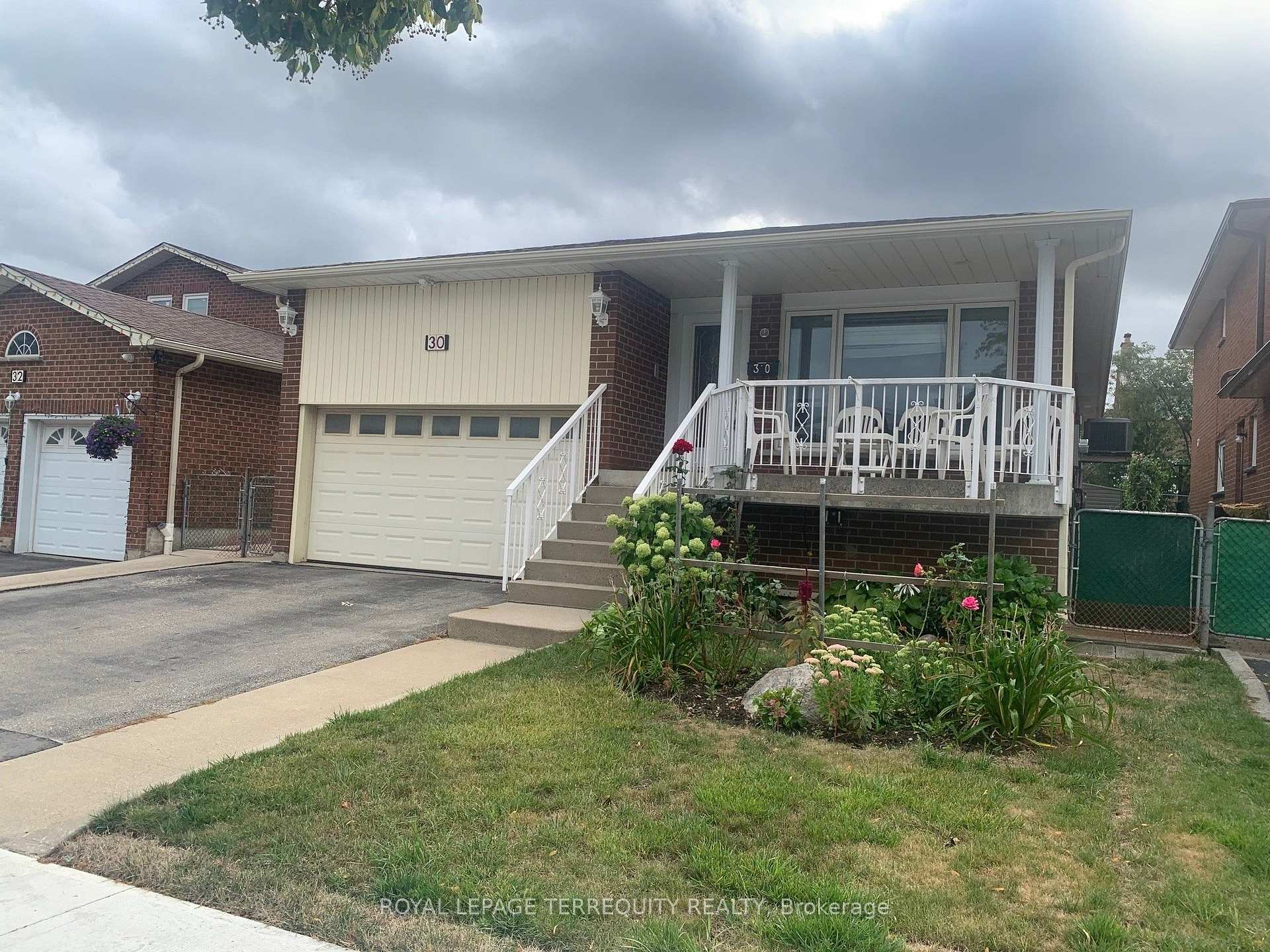Photo 2 of 30 Gihon Spring Drive, Etobicoke, Mount Olive-Silverstone-Jamestown — HOMEH
