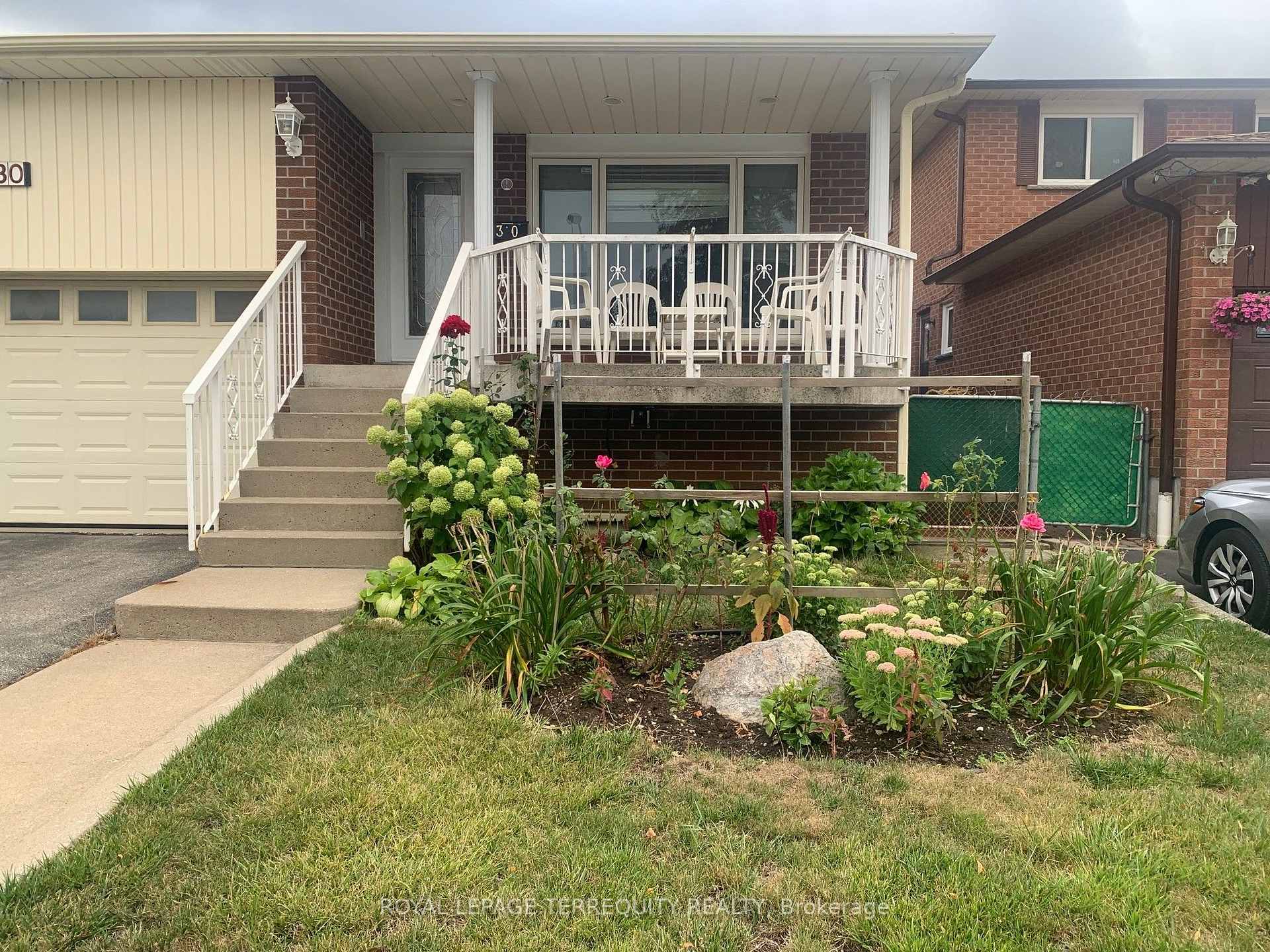 Photo 3 of 30 Gihon Spring Drive, Etobicoke, Mount Olive-Silverstone-Jamestown — HOMEH