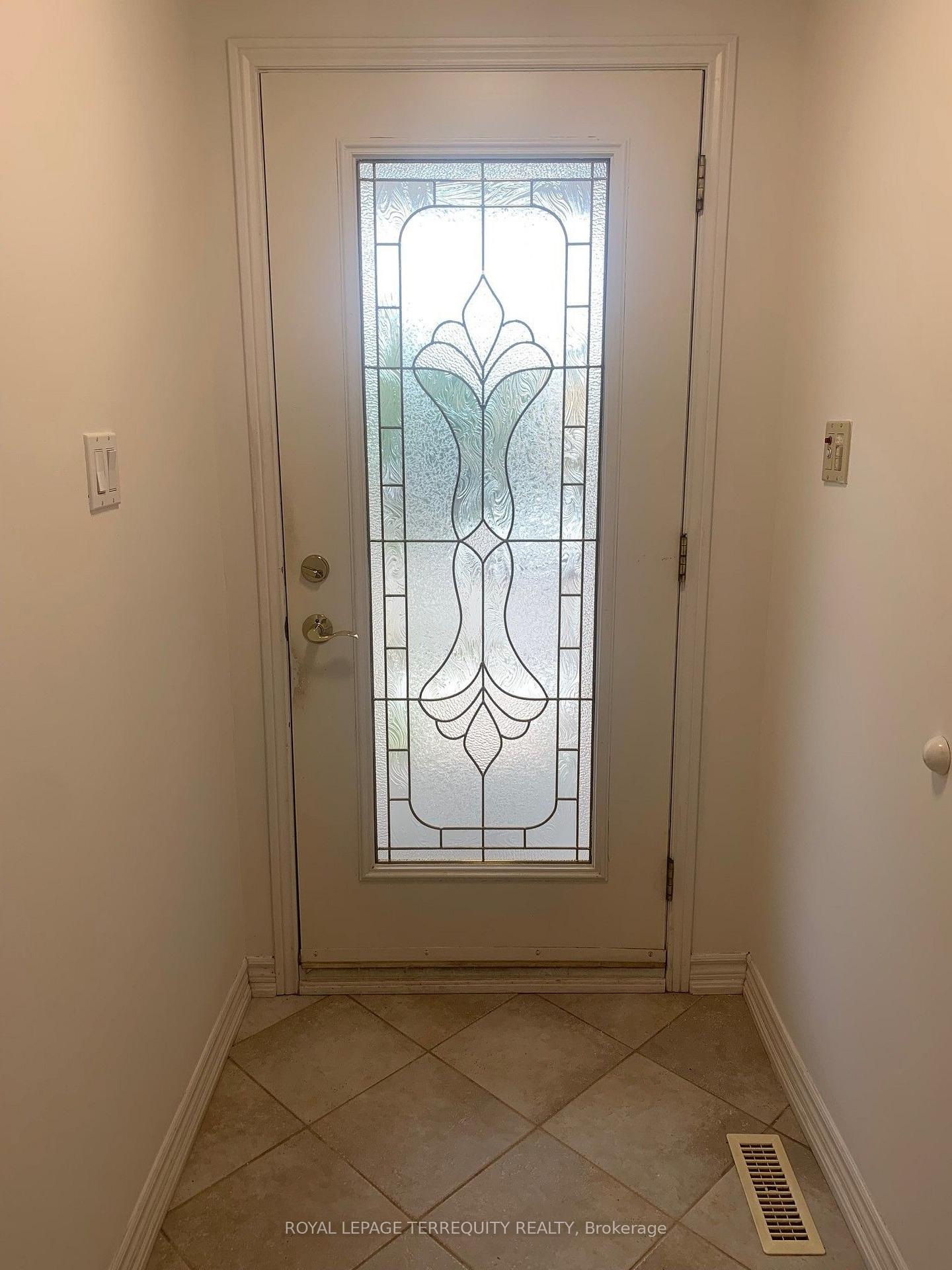 Photo 4 of 30 Gihon Spring Drive, Etobicoke, Mount Olive-Silverstone-Jamestown — HOMEH