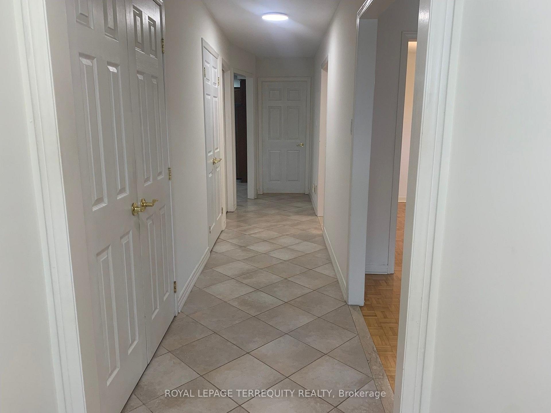 Photo 5 of 30 Gihon Spring Drive, Etobicoke, Mount Olive-Silverstone-Jamestown — HOMEH