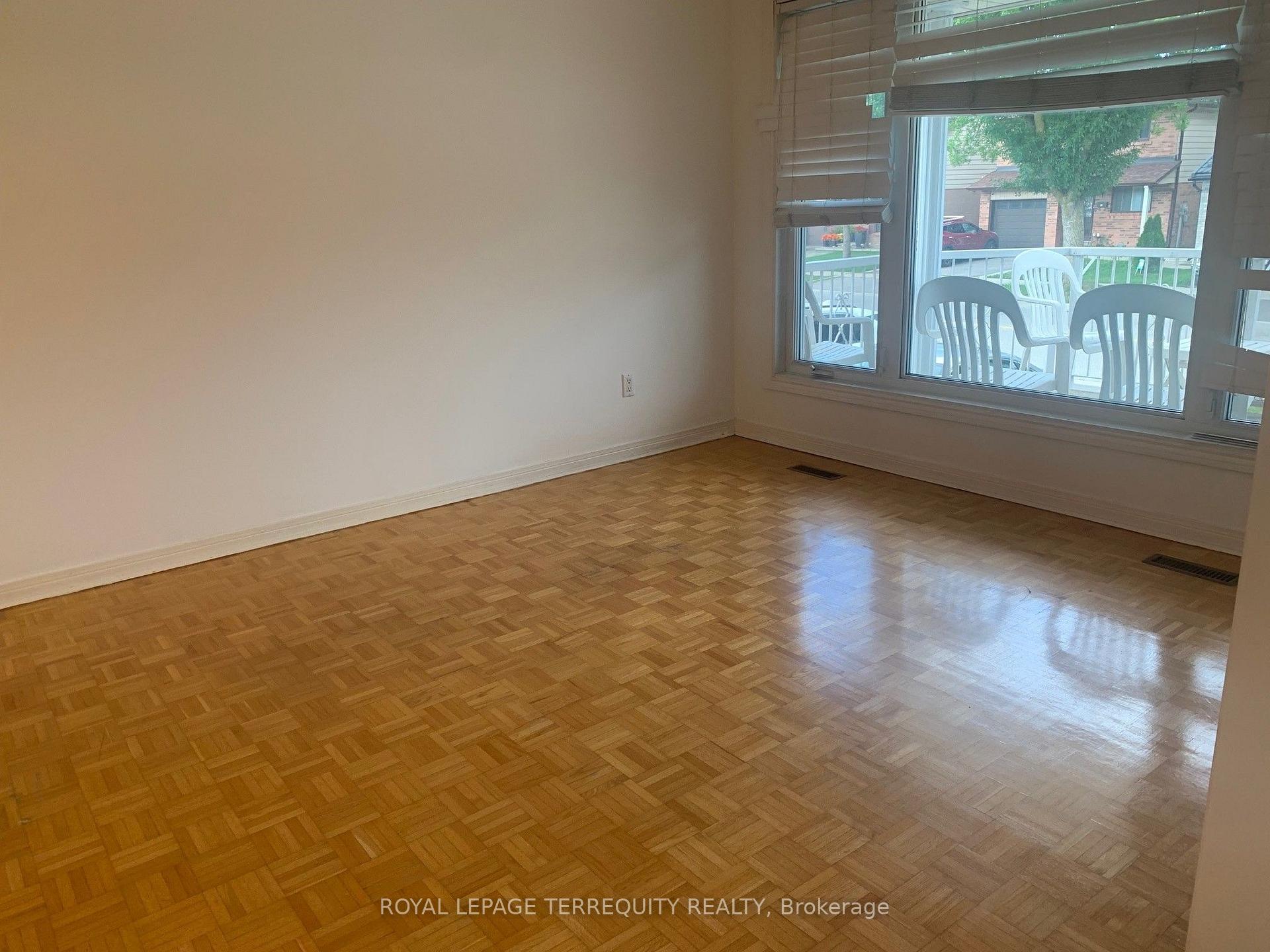 Photo 6 of 30 Gihon Spring Drive, Etobicoke, Mount Olive-Silverstone-Jamestown — HOMEH