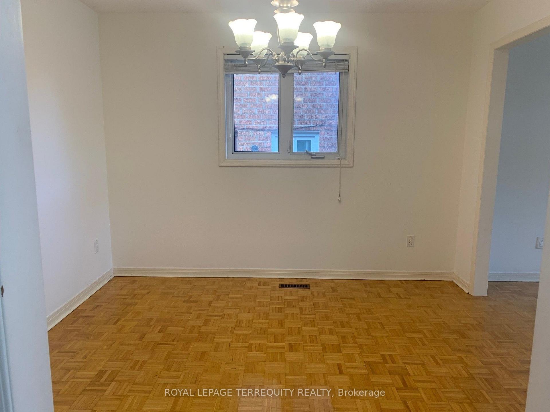 Photo 7 of 30 Gihon Spring Drive, Etobicoke, Mount Olive-Silverstone-Jamestown — HOMEH