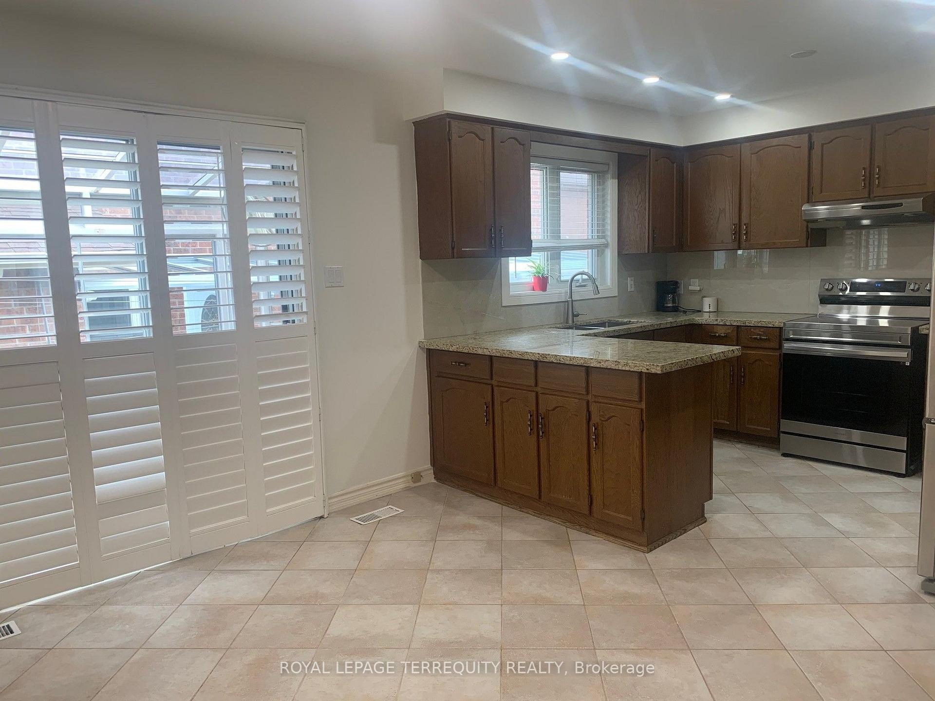 Photo 8 of 30 Gihon Spring Drive, Etobicoke, Mount Olive-Silverstone-Jamestown — HOMEH