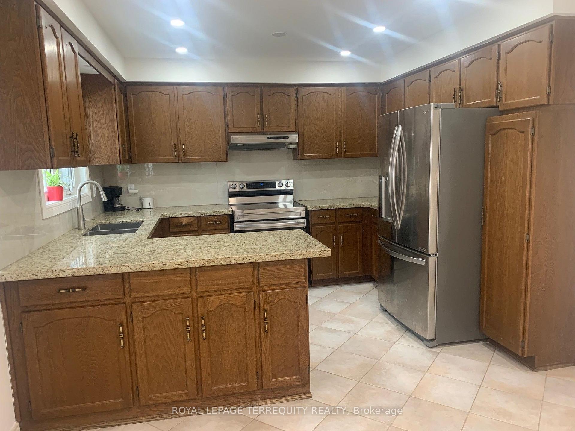 Photo 9 of 30 Gihon Spring Drive, Etobicoke, Mount Olive-Silverstone-Jamestown — HOMEH