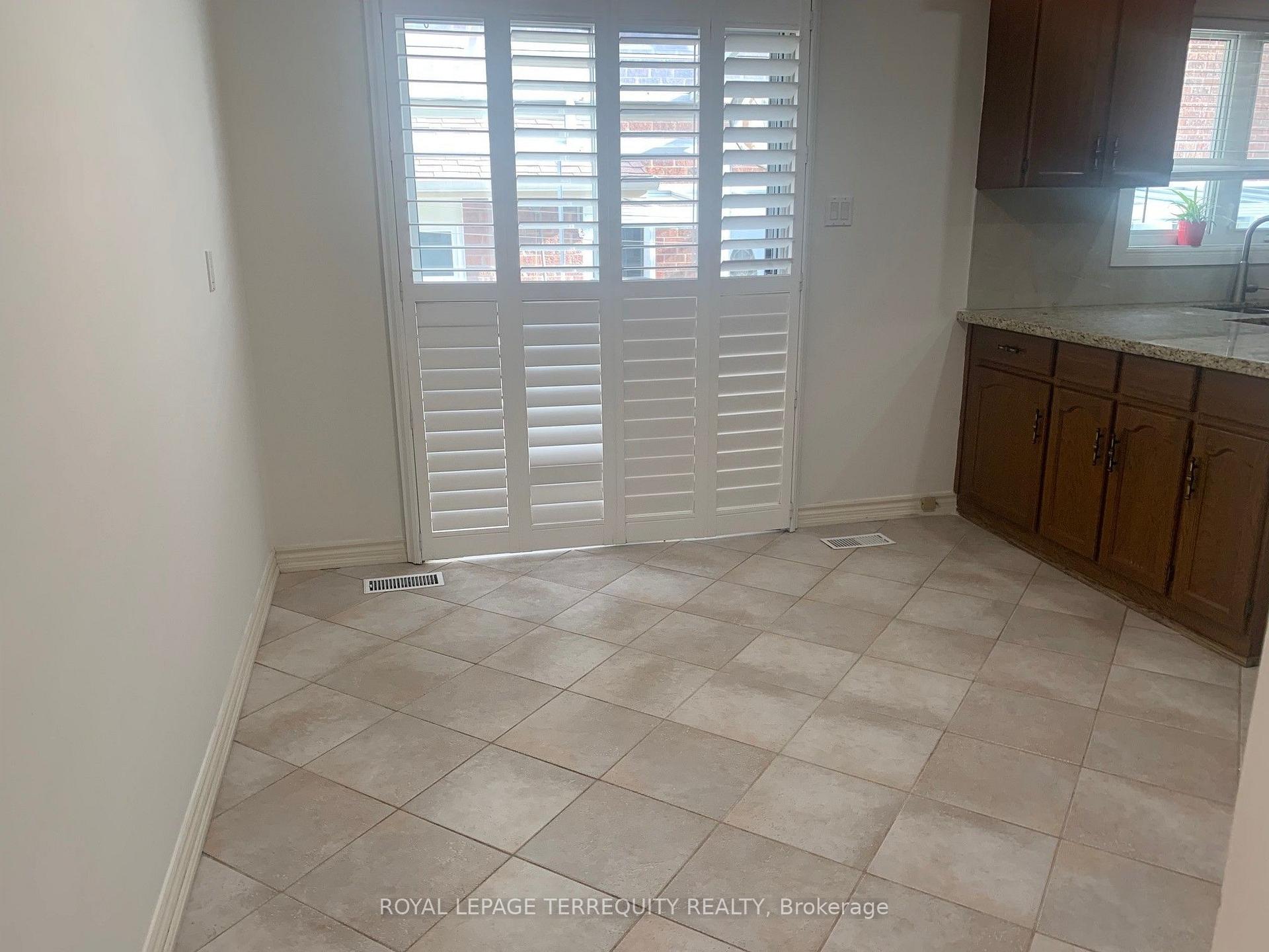 Photo 10 of 30 Gihon Spring Drive, Etobicoke, Mount Olive-Silverstone-Jamestown — HOMEH