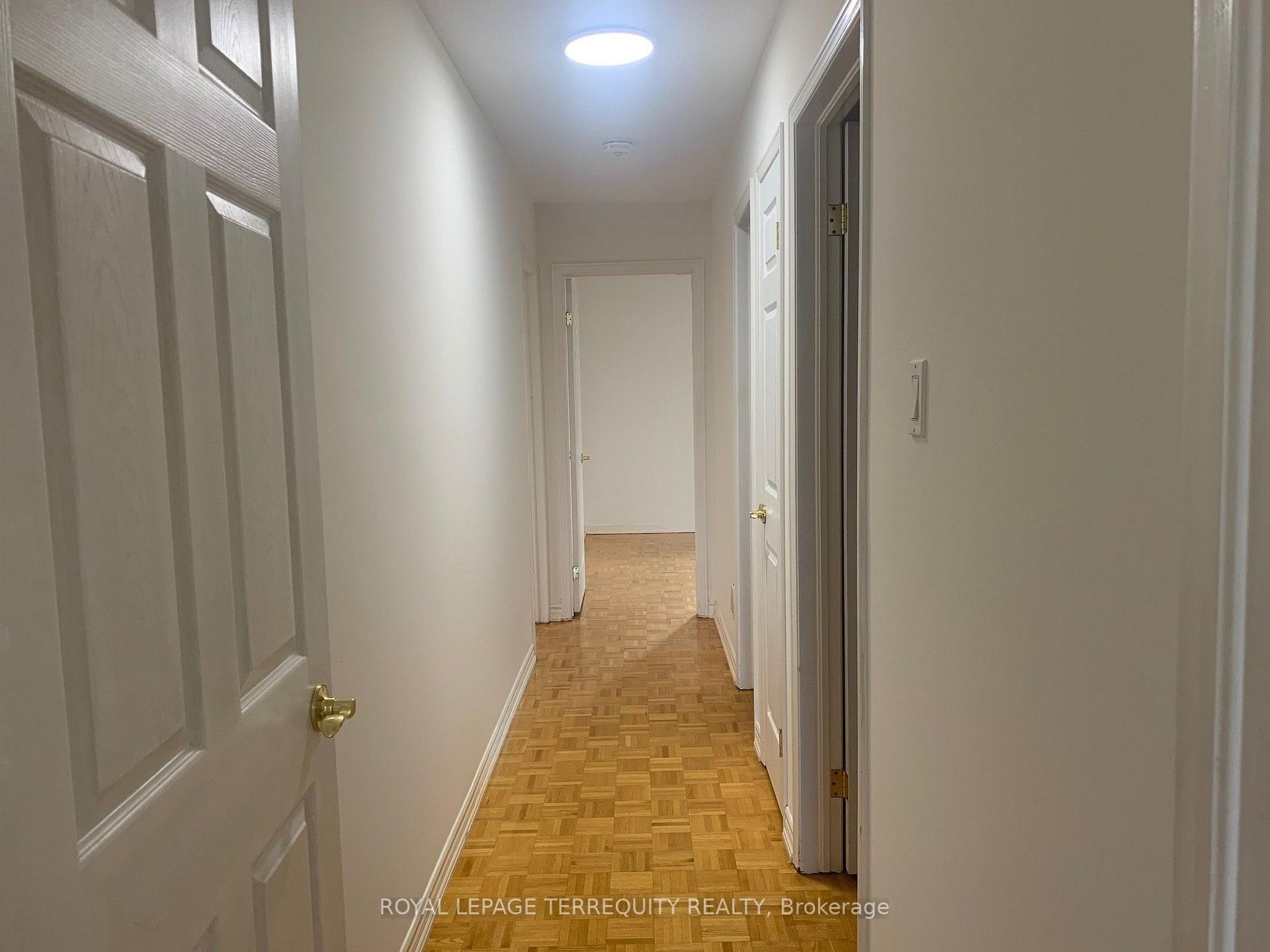 Photo 11 of 30 Gihon Spring Drive, Etobicoke, Mount Olive-Silverstone-Jamestown — HOMEH