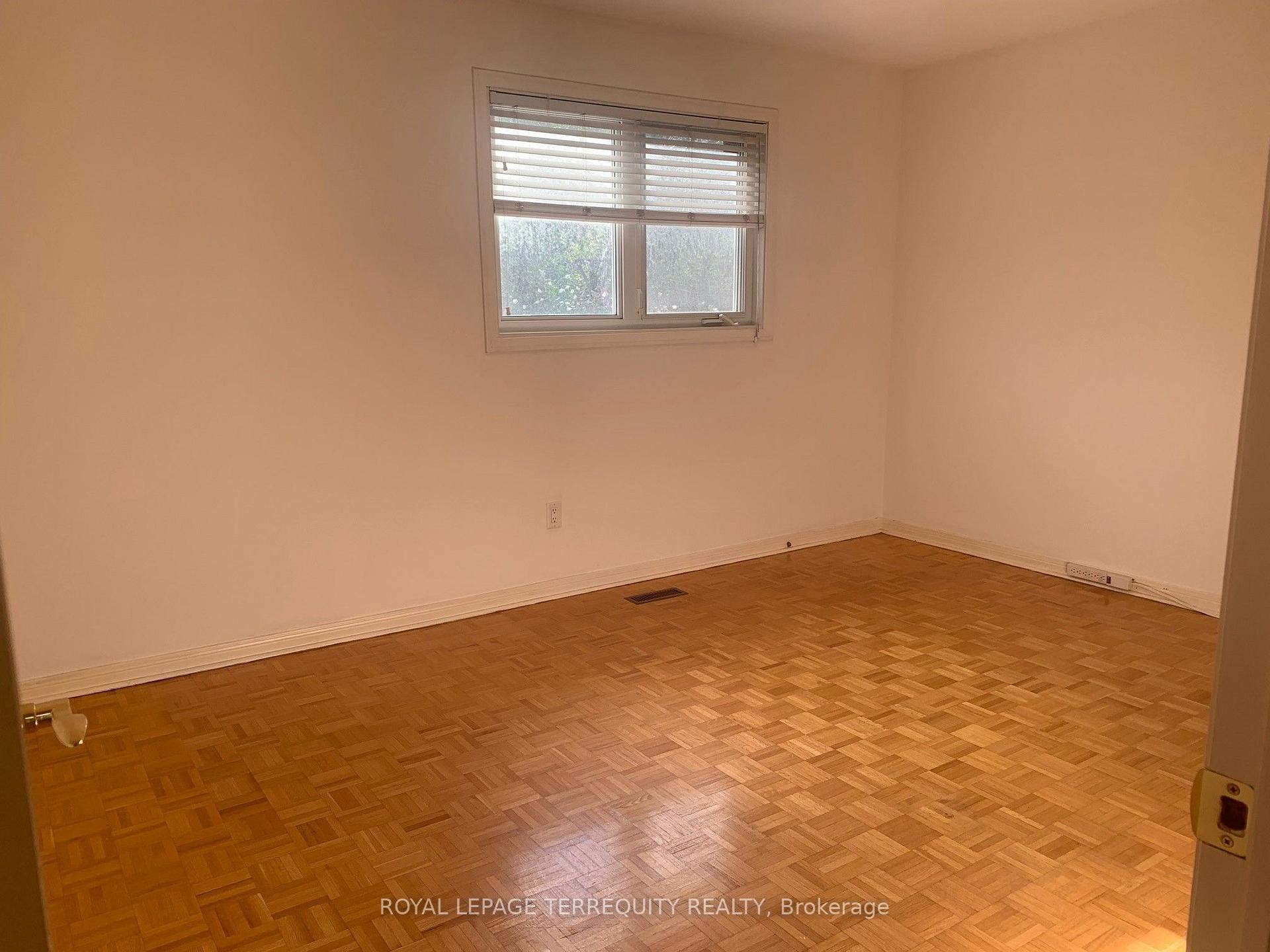 Photo 12 of 30 Gihon Spring Drive, Etobicoke, Mount Olive-Silverstone-Jamestown — HOMEH