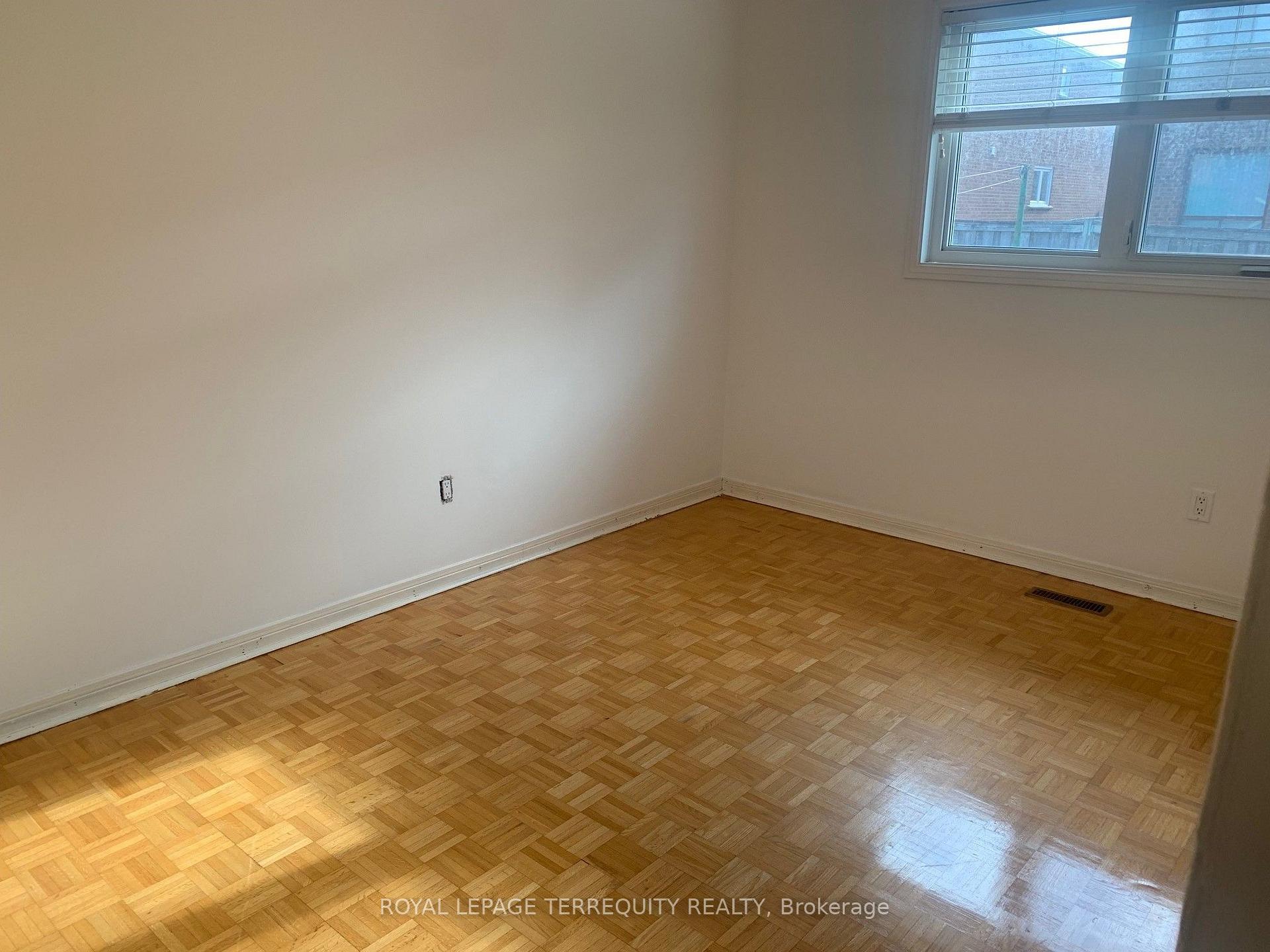Photo 14 of 30 Gihon Spring Drive, Etobicoke, Mount Olive-Silverstone-Jamestown — HOMEH