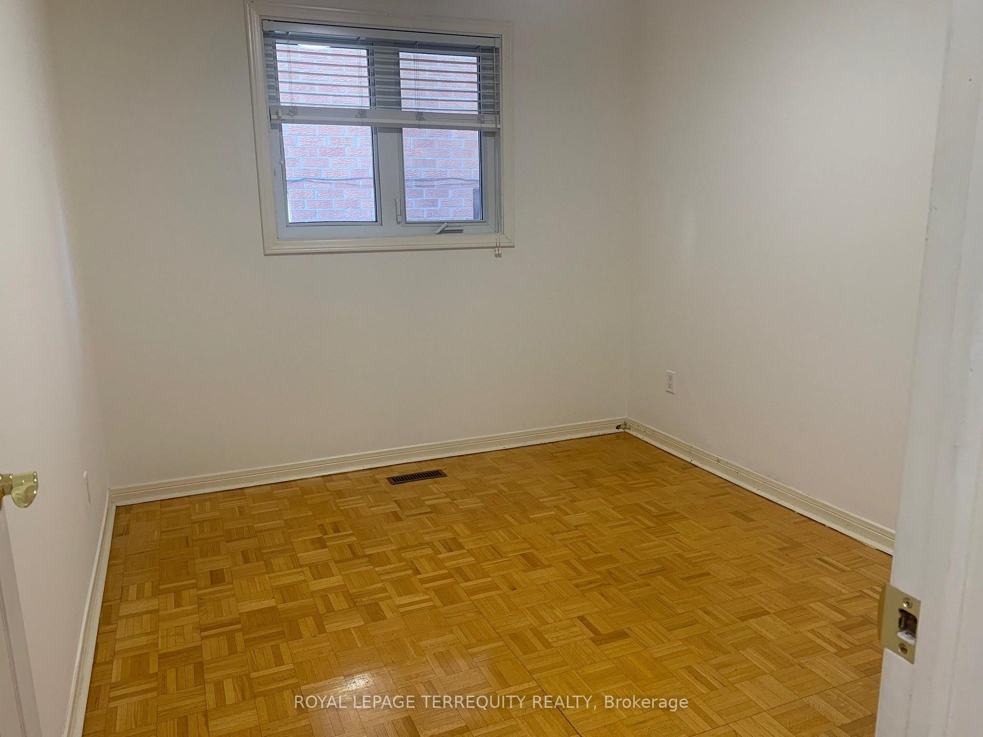 Photo 15 of 30 Gihon Spring Drive, Etobicoke, Mount Olive-Silverstone-Jamestown — HOMEH